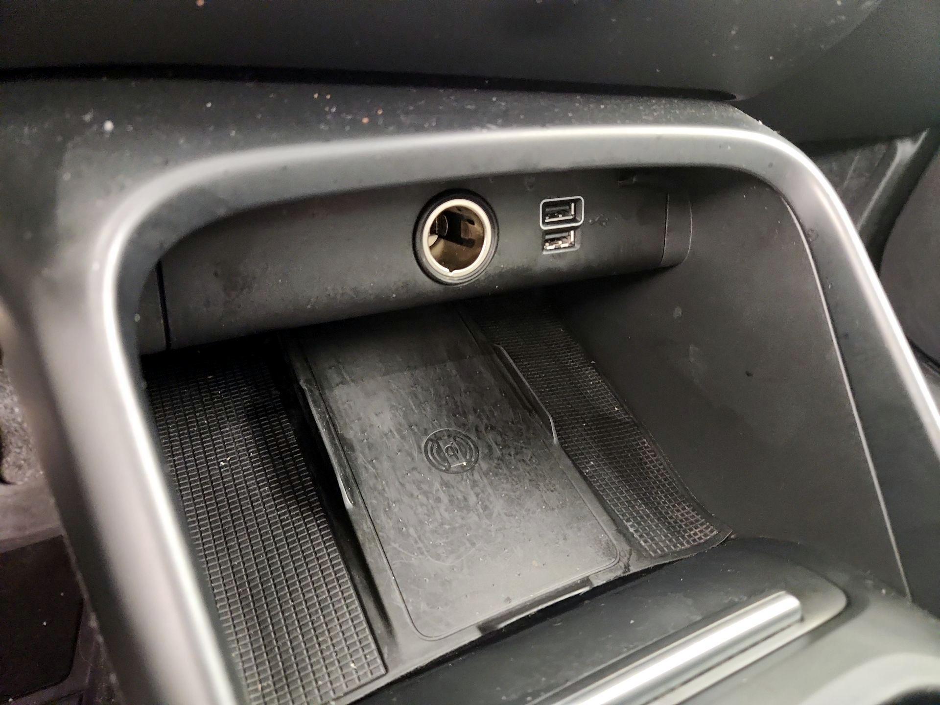 Thumbnail: 2022 Volvo XC40 - 19