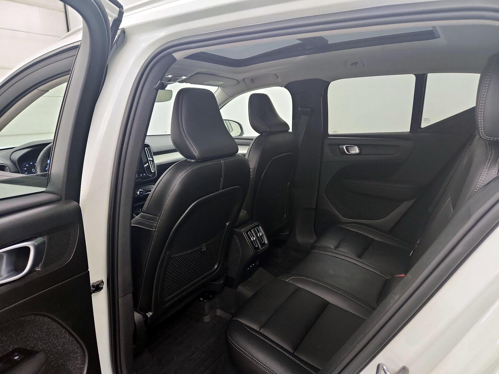 Thumbnail: 2022 Volvo XC40 - 20