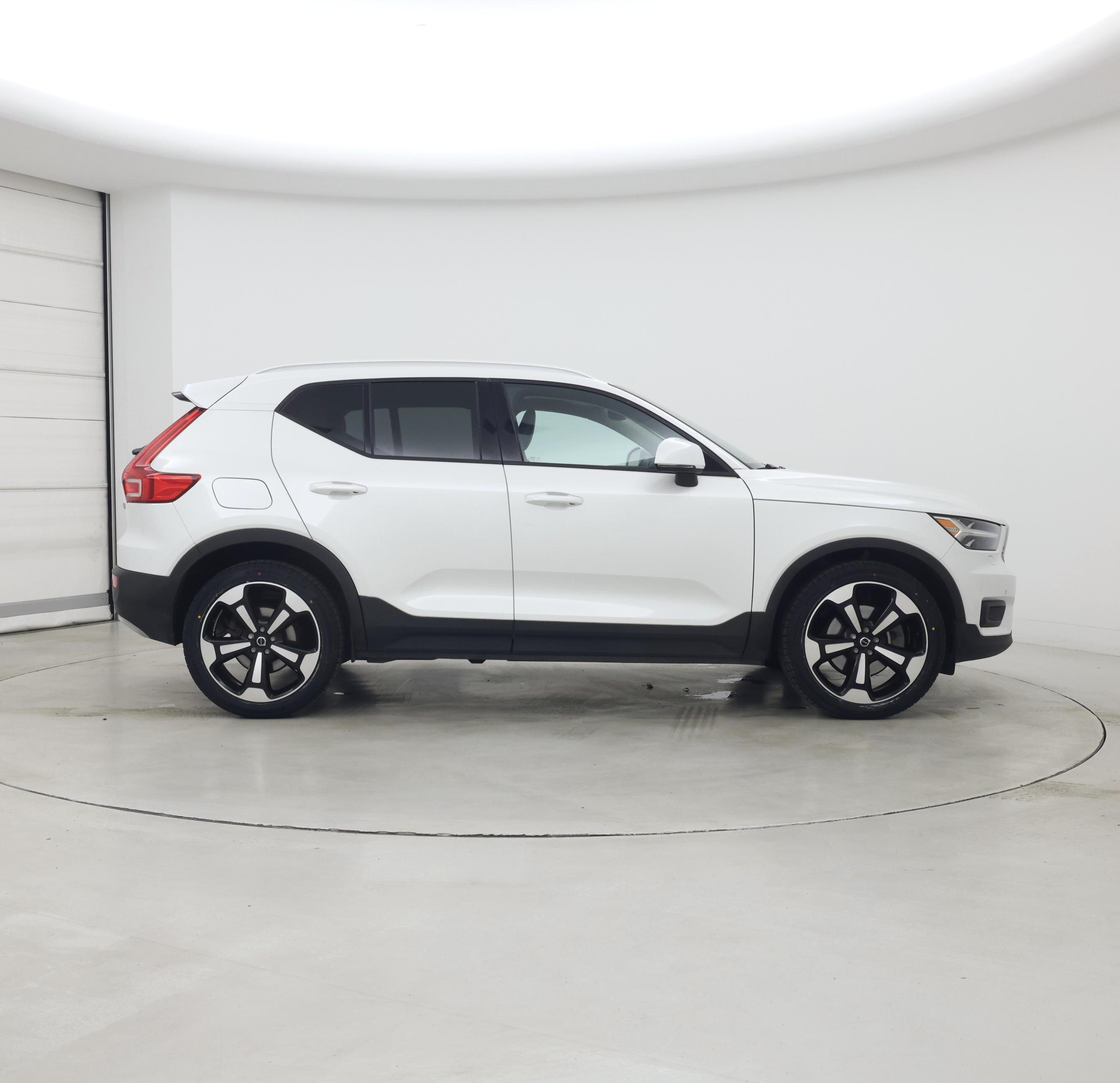 Thumbnail: 2022 Volvo XC40 - 7