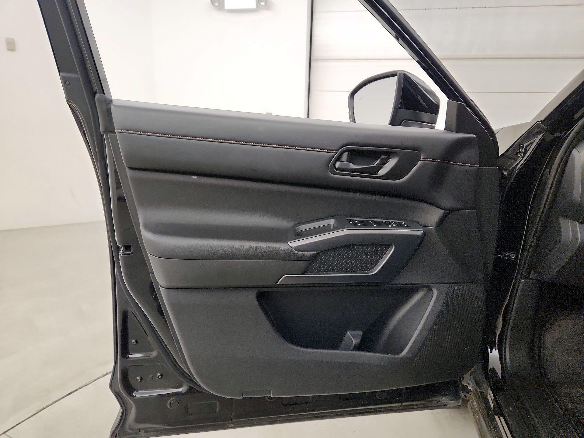 Thumbnail: 2023 Nissan Pathfinder - 12