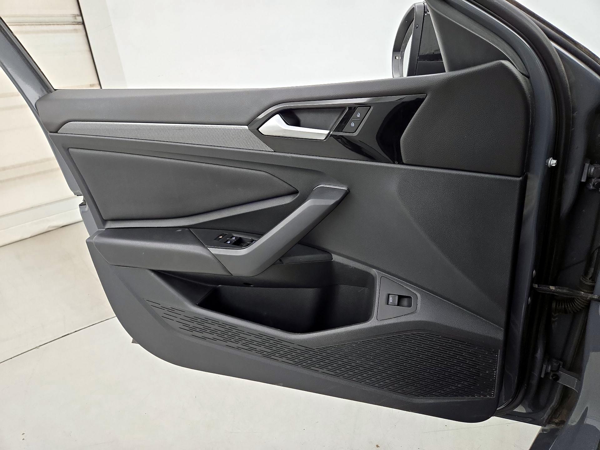 Thumbnail: 2019 Volkswagen Jetta - 12