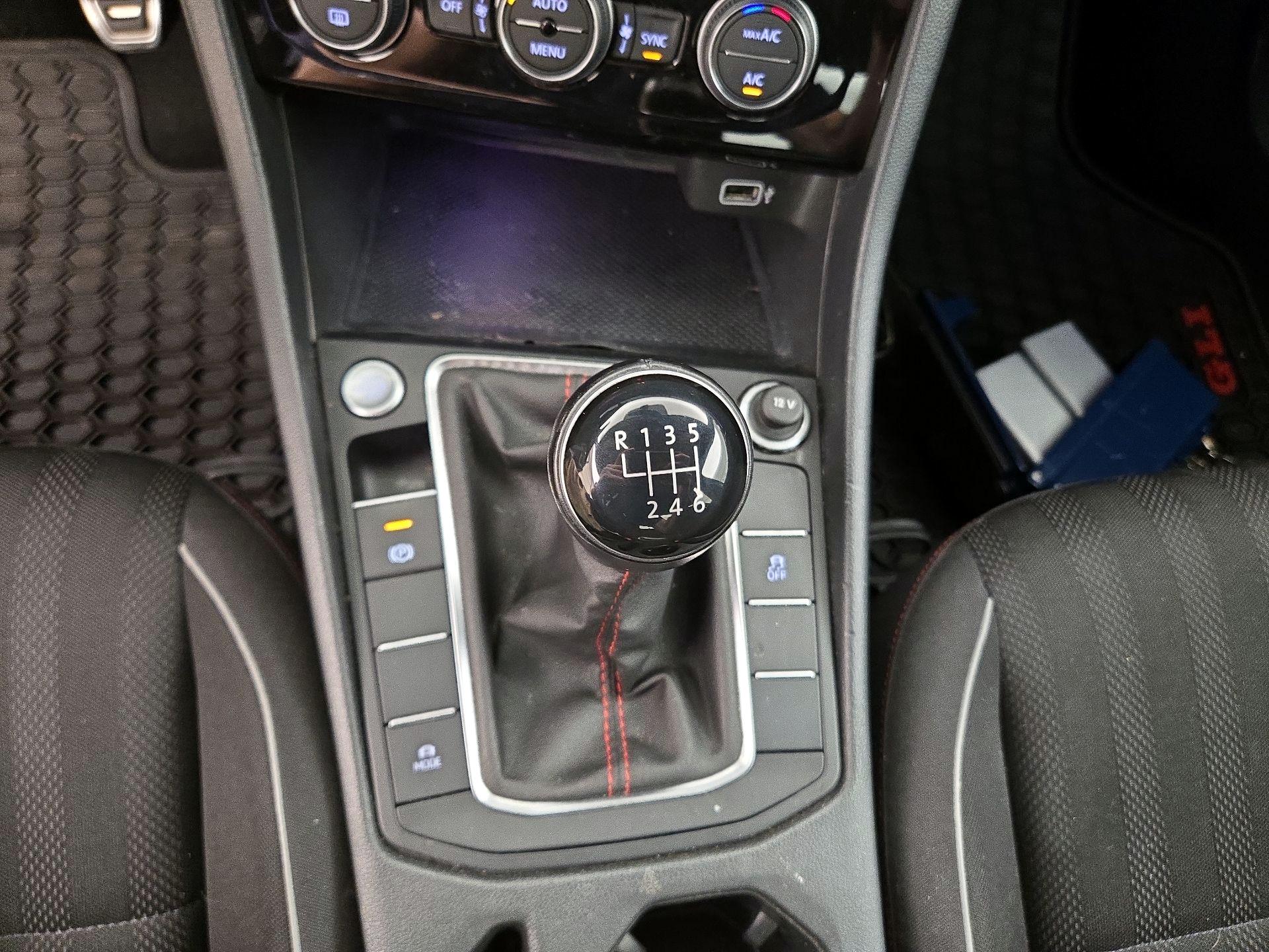 Thumbnail: 2019 Volkswagen Jetta - 17