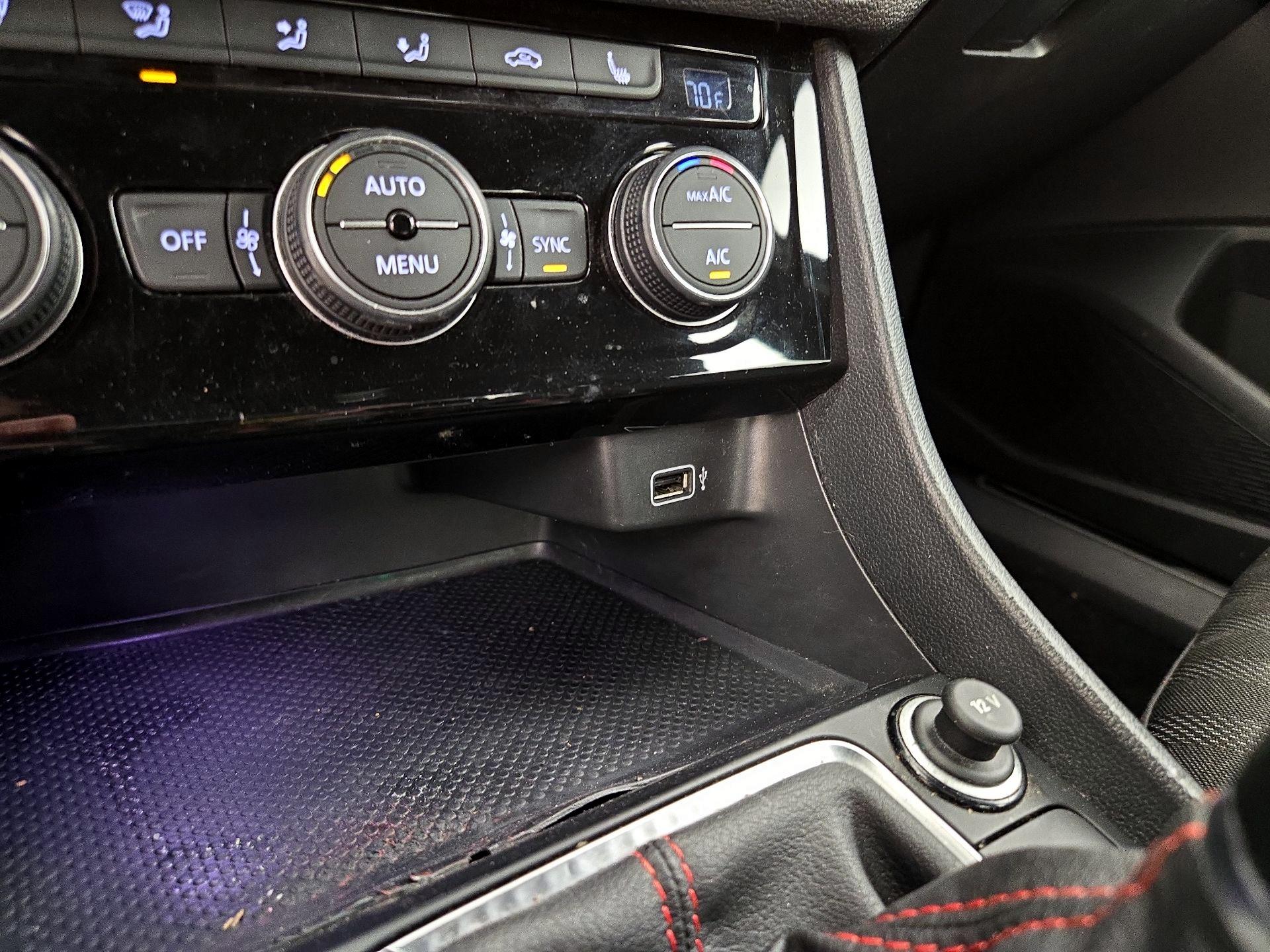 Thumbnail: 2019 Volkswagen Jetta - 18