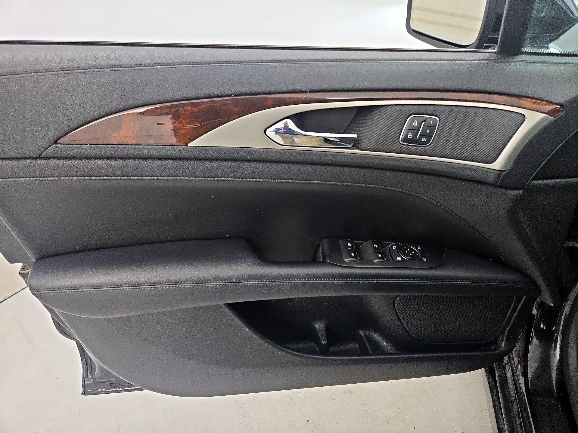 Thumbnail: 2017 Lincoln MKZ - 12