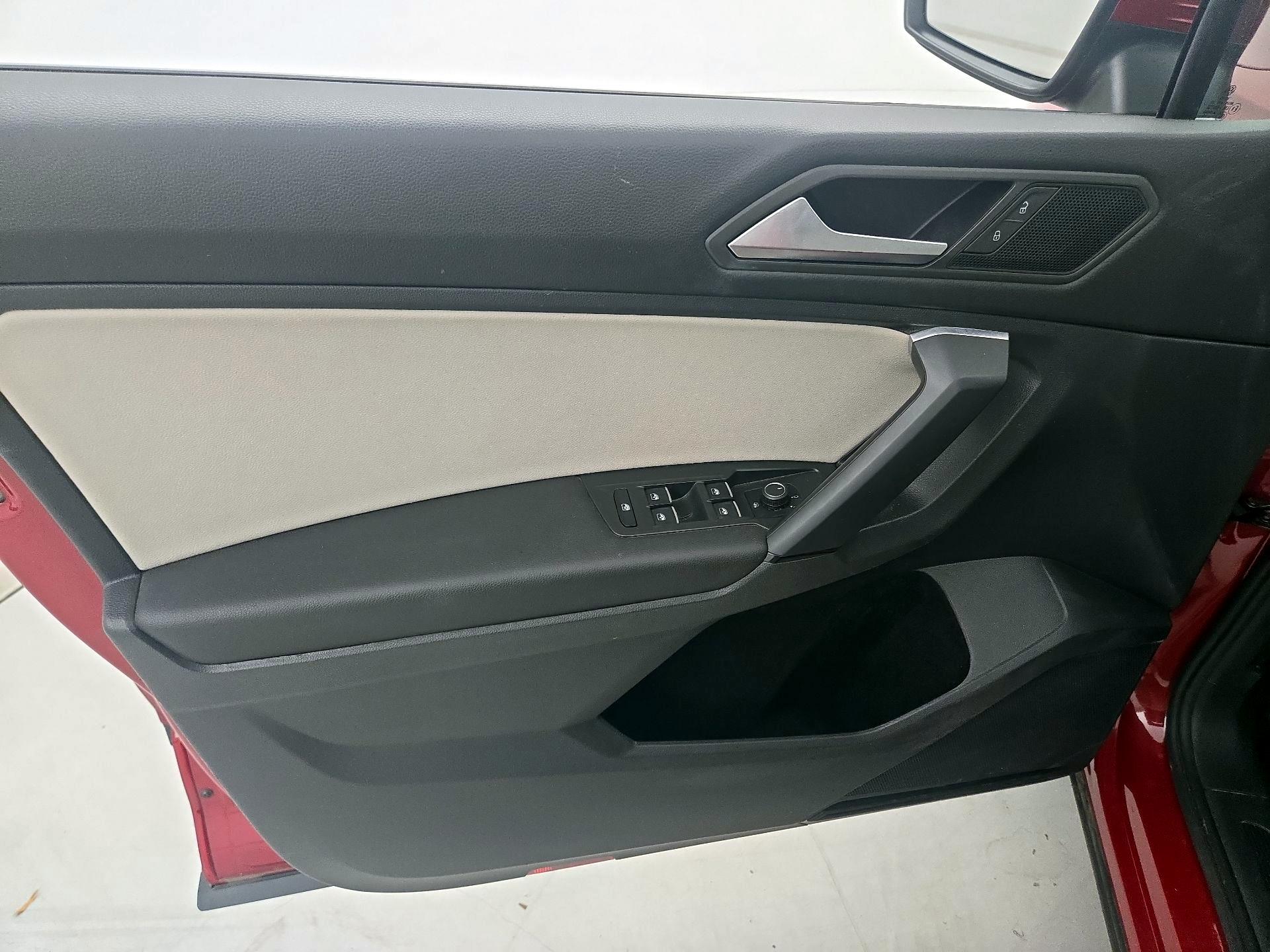 Thumbnail: 2019 Volkswagen Tiguan - 12