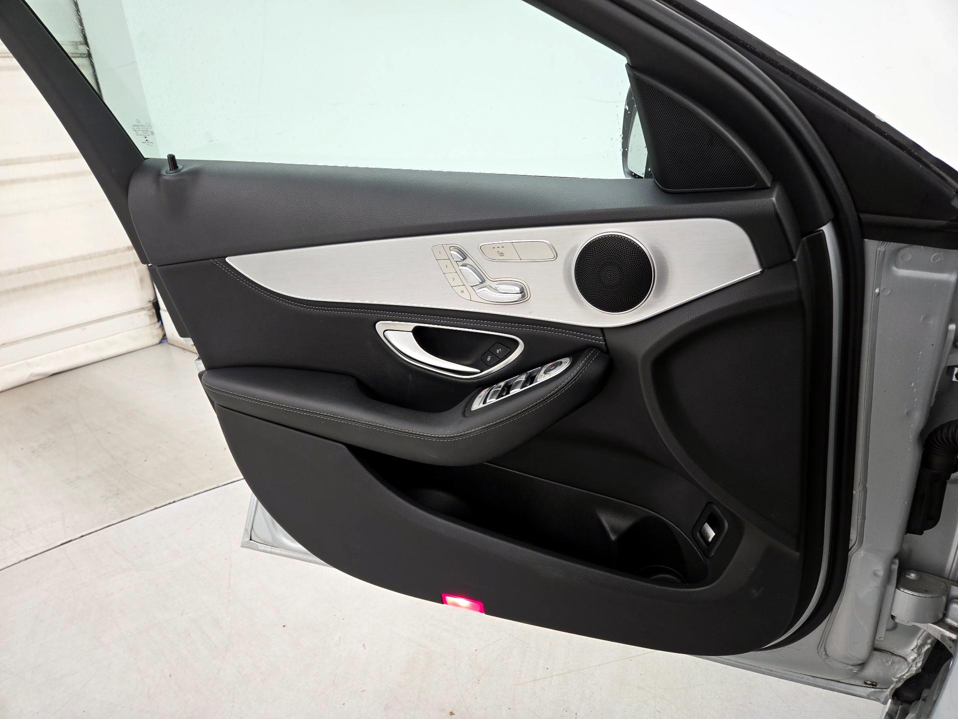 Thumbnail: 2015 Mercedes-Benz C-Class - 12