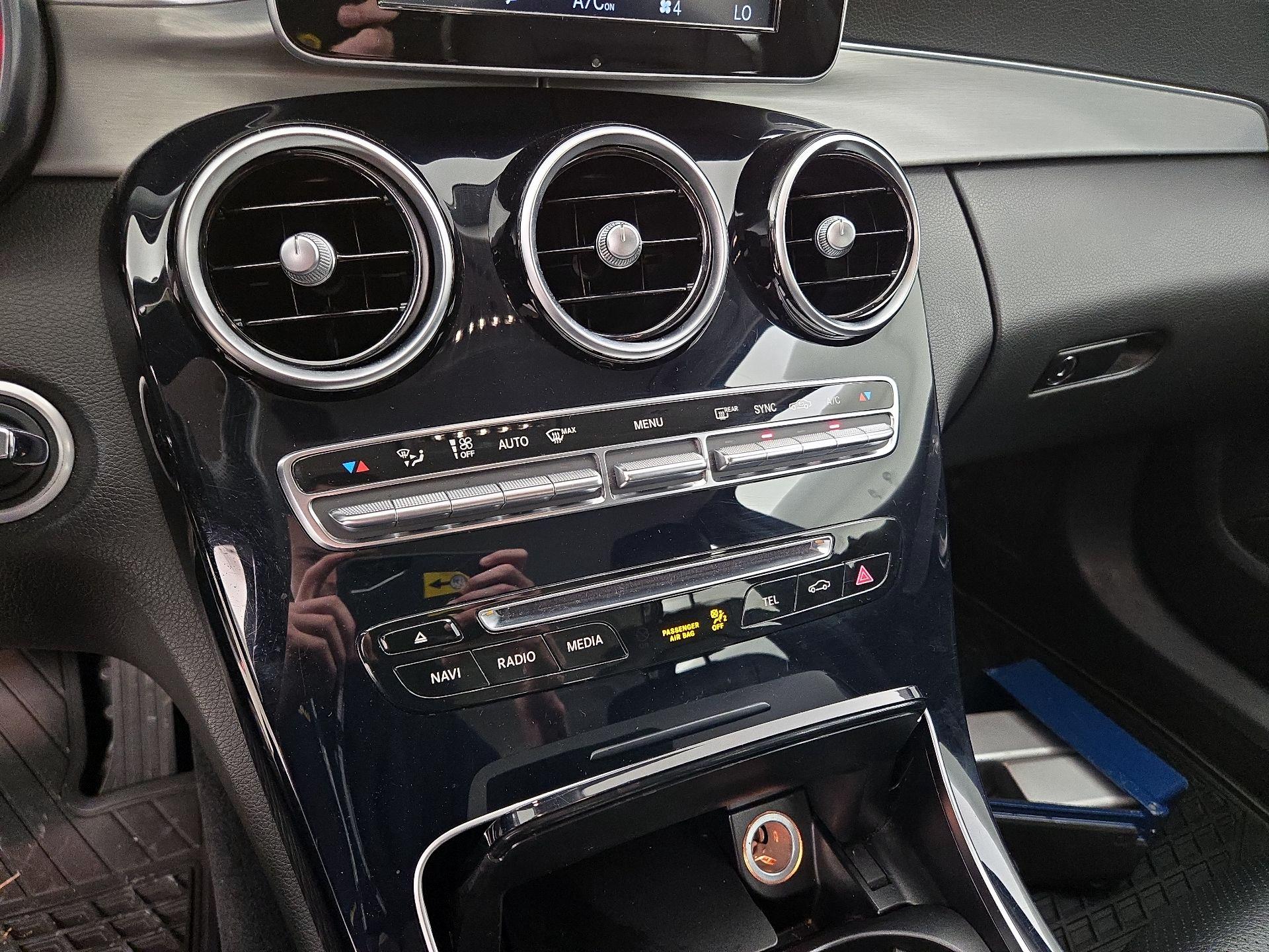 Thumbnail: 2015 Mercedes-Benz C-Class - 16