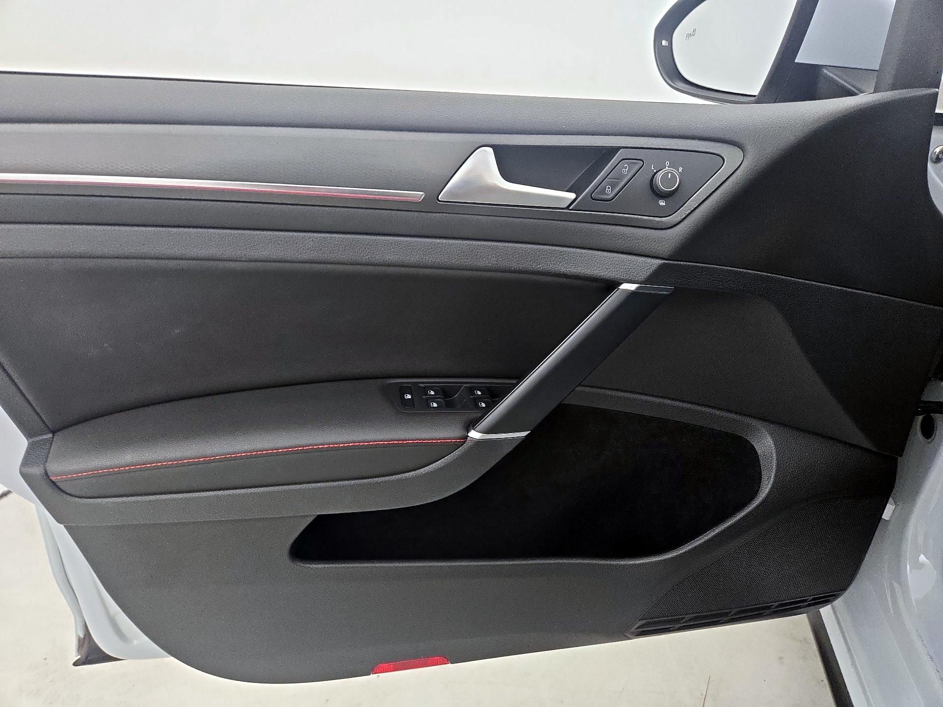 Thumbnail: 2019 Volkswagen Golf - 12