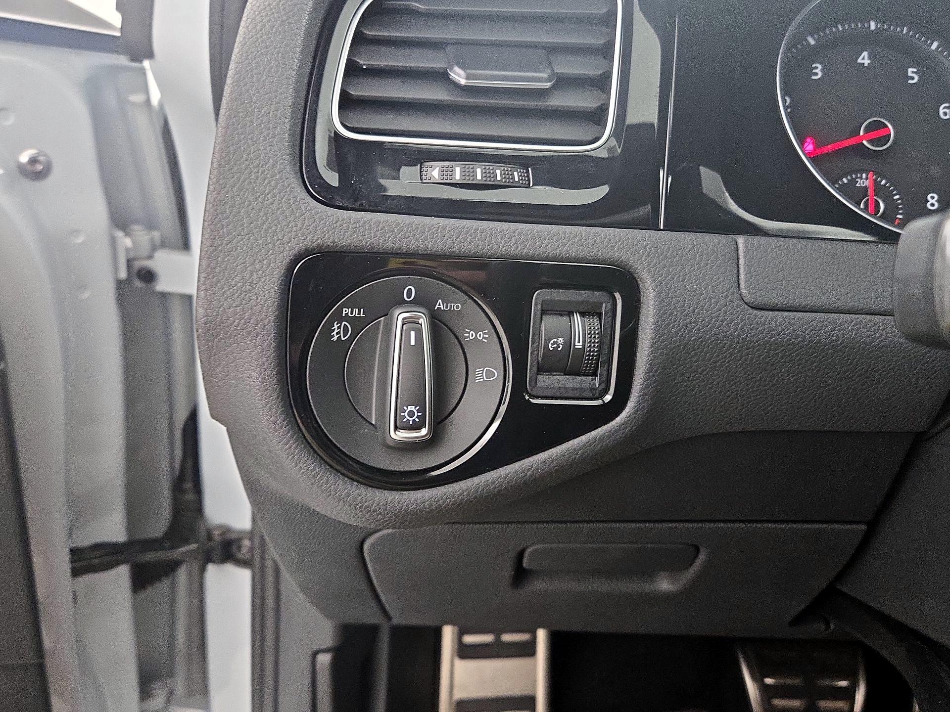 Thumbnail: 2019 Volkswagen Golf - 13