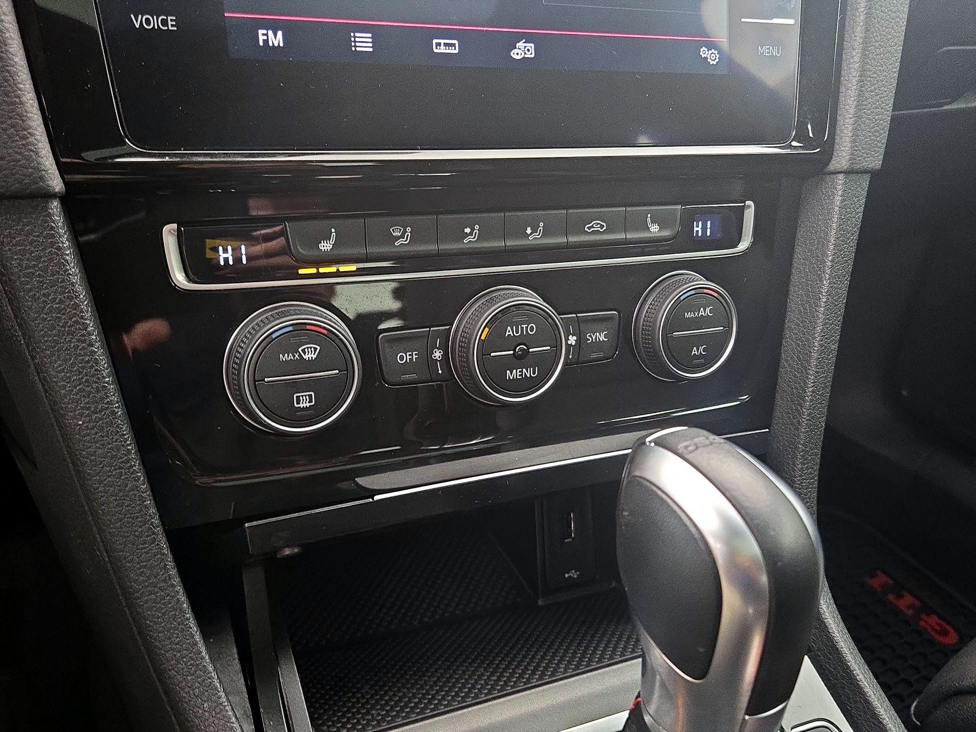 Thumbnail: 2019 Volkswagen Golf - 17