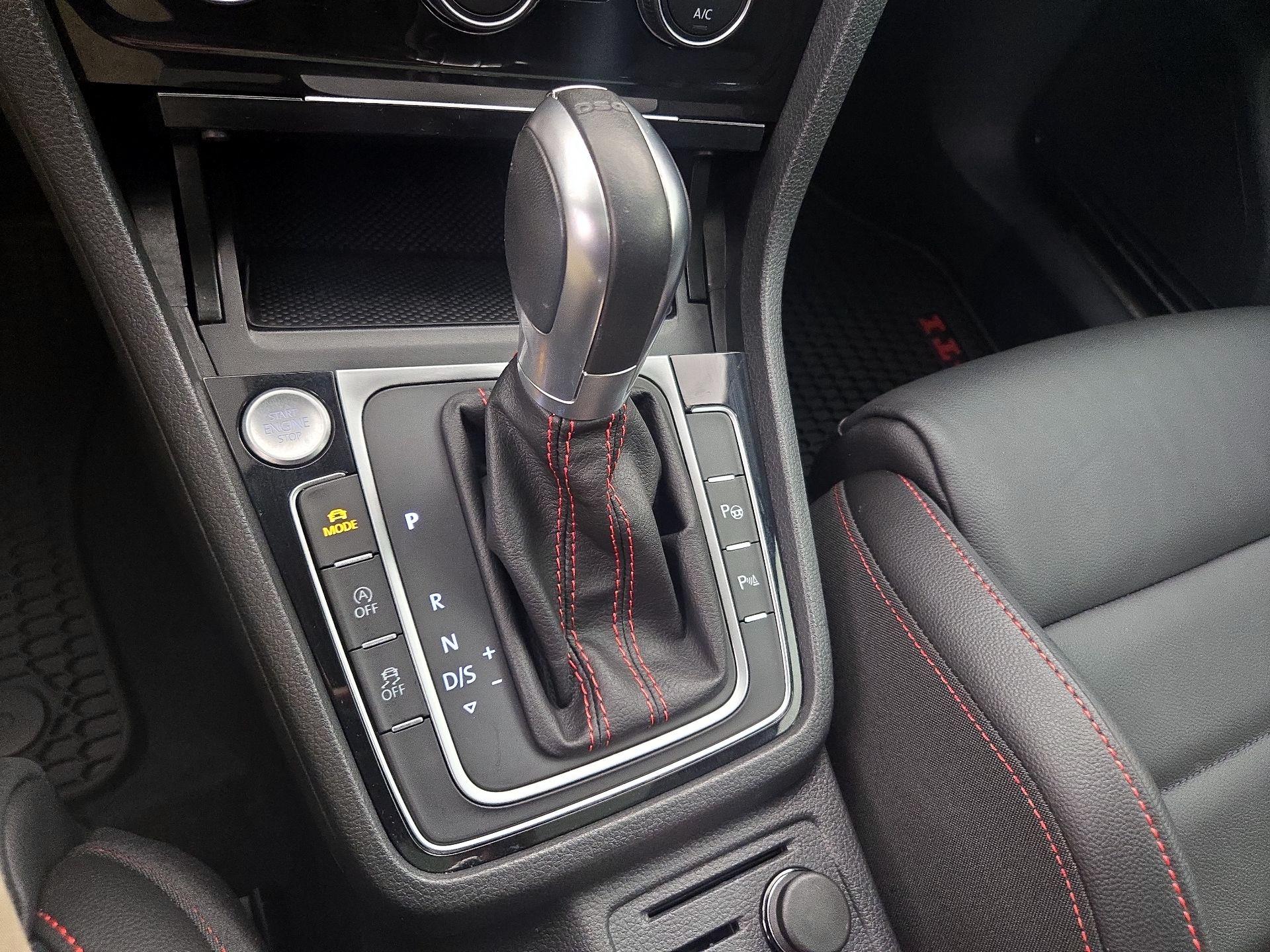 Thumbnail: 2019 Volkswagen Golf - 18