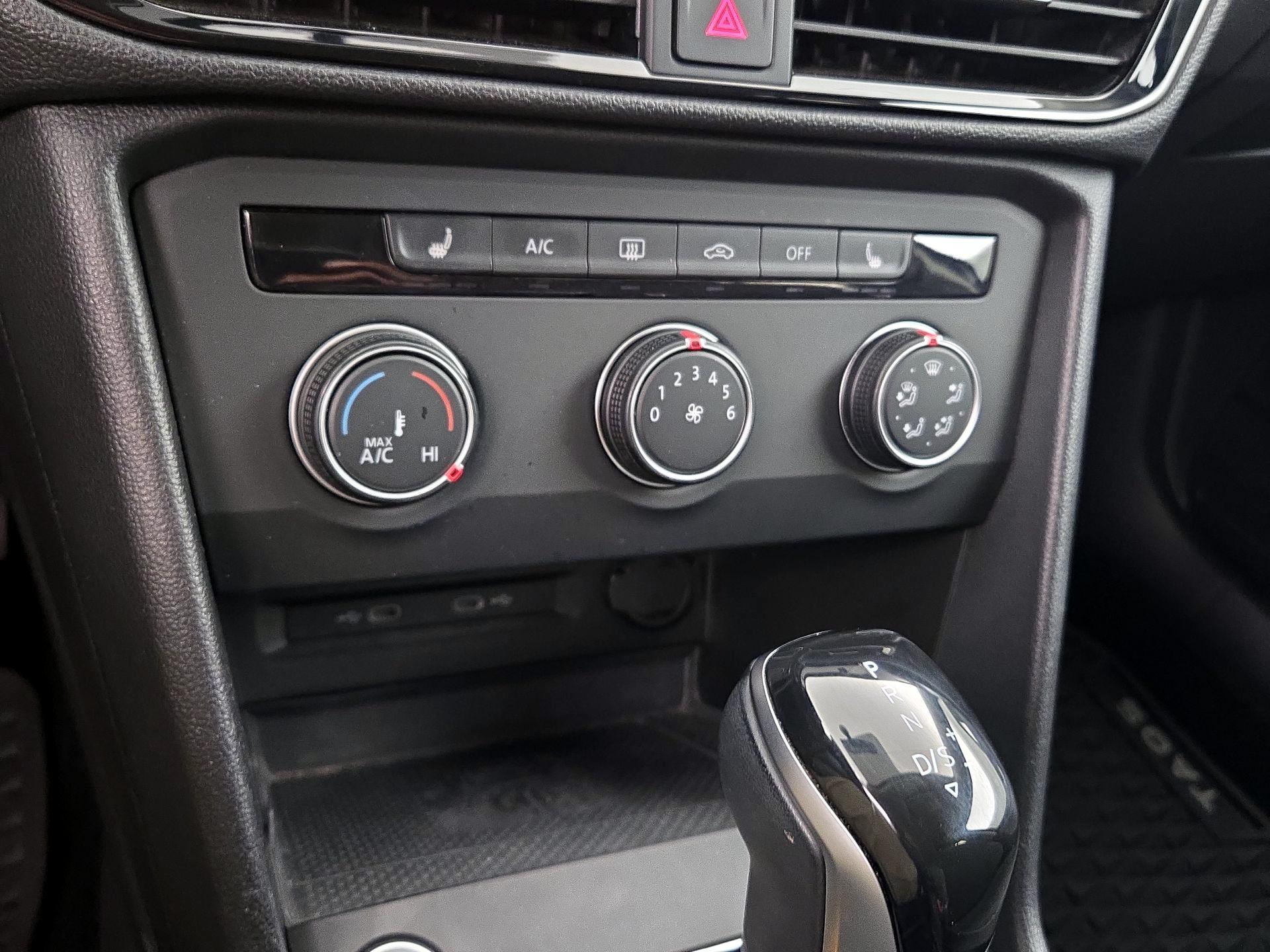 Thumbnail: 2022 Volkswagen Taos - 16