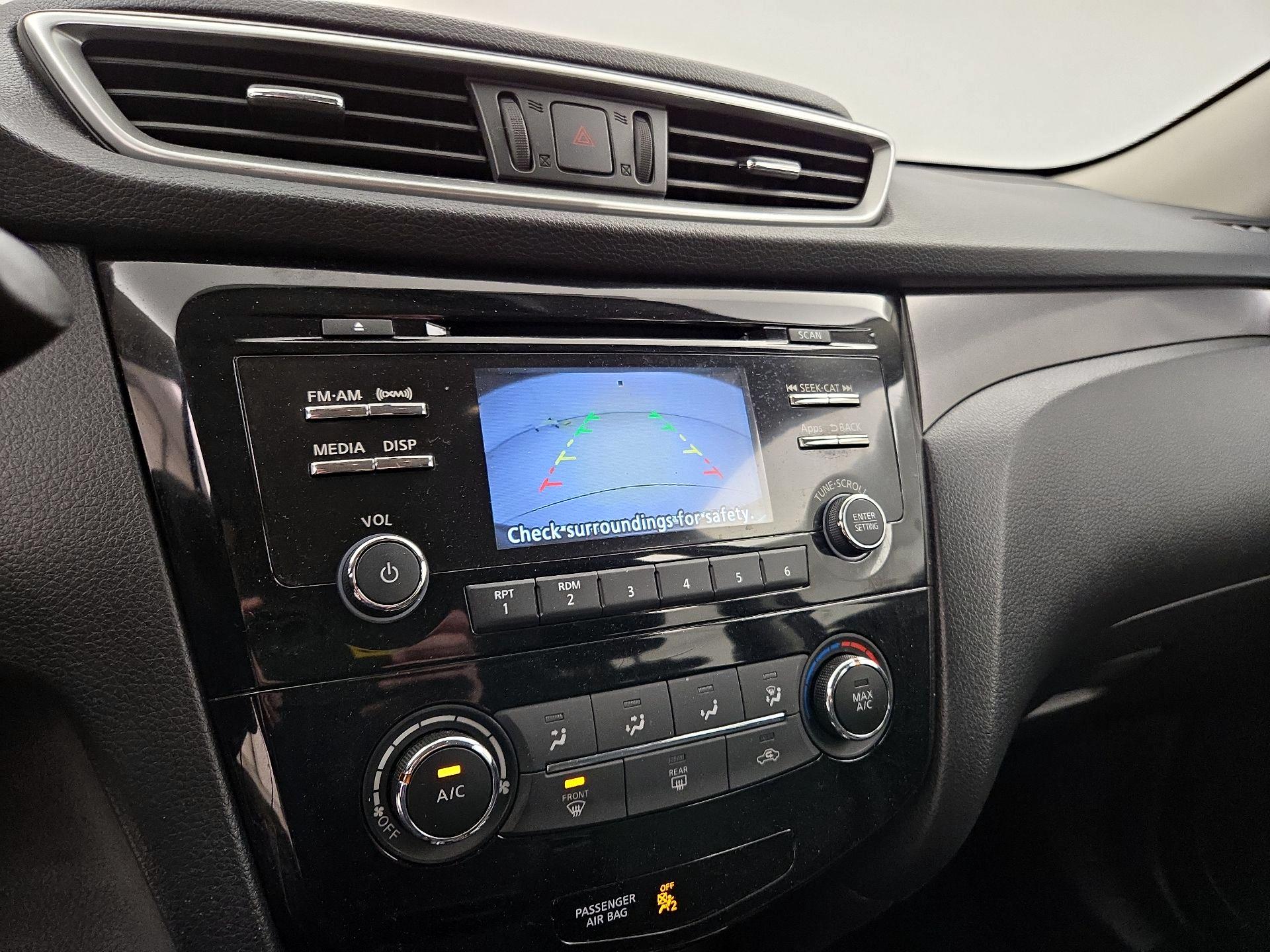 Thumbnail: 2016 Nissan Rogue - 14