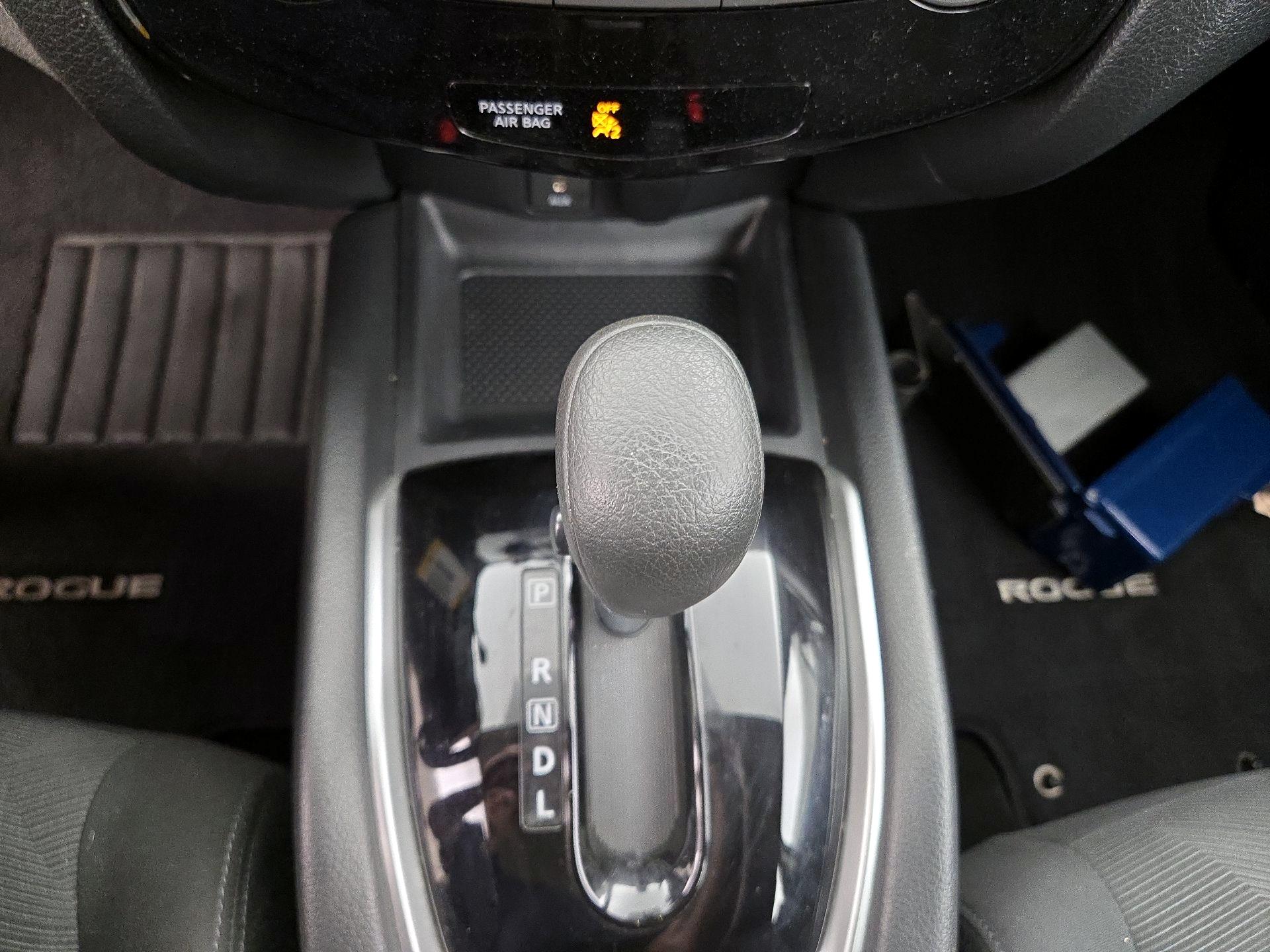 Thumbnail: 2016 Nissan Rogue - 17