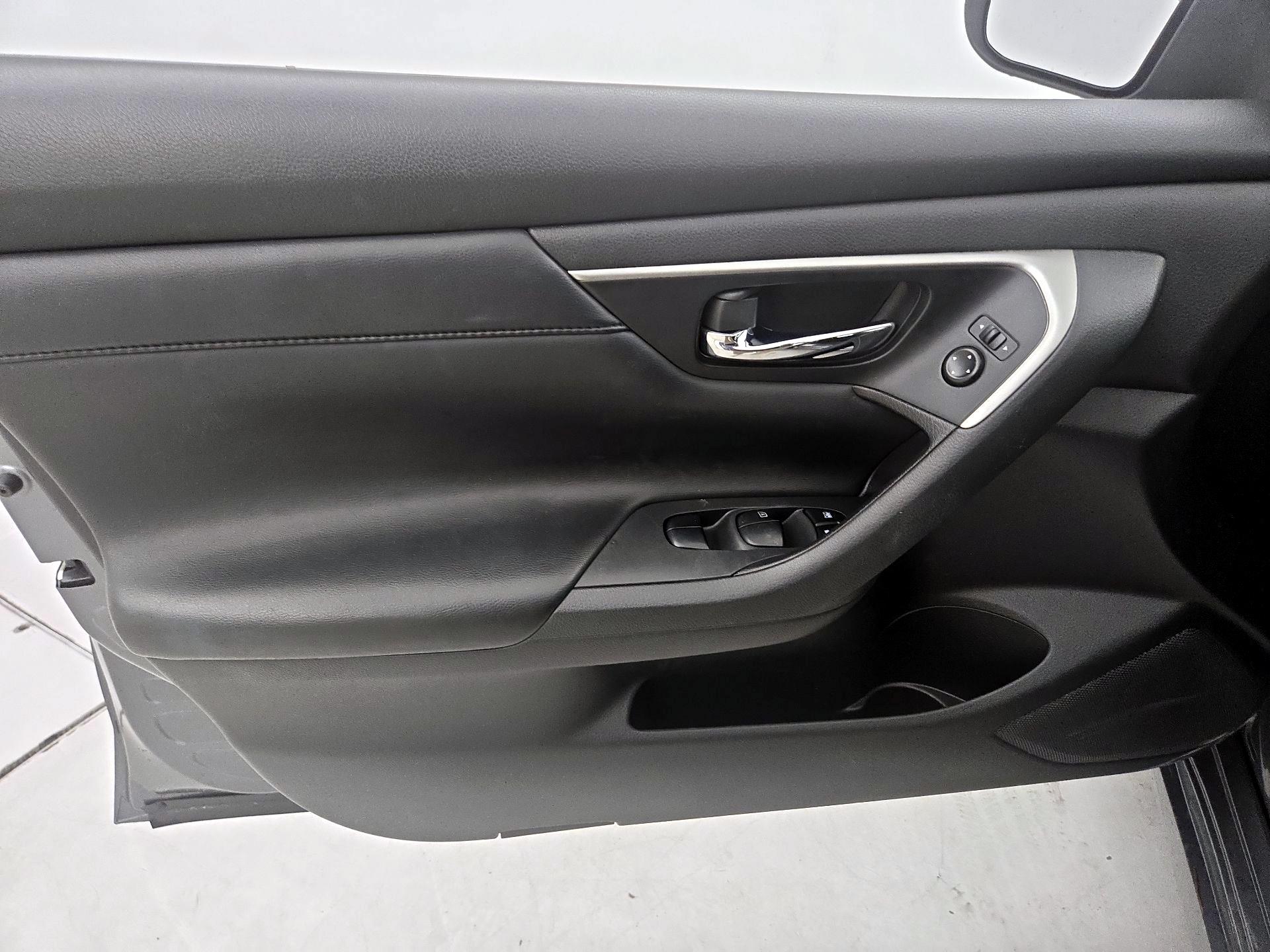 Thumbnail: 2015 Nissan Altima - 12