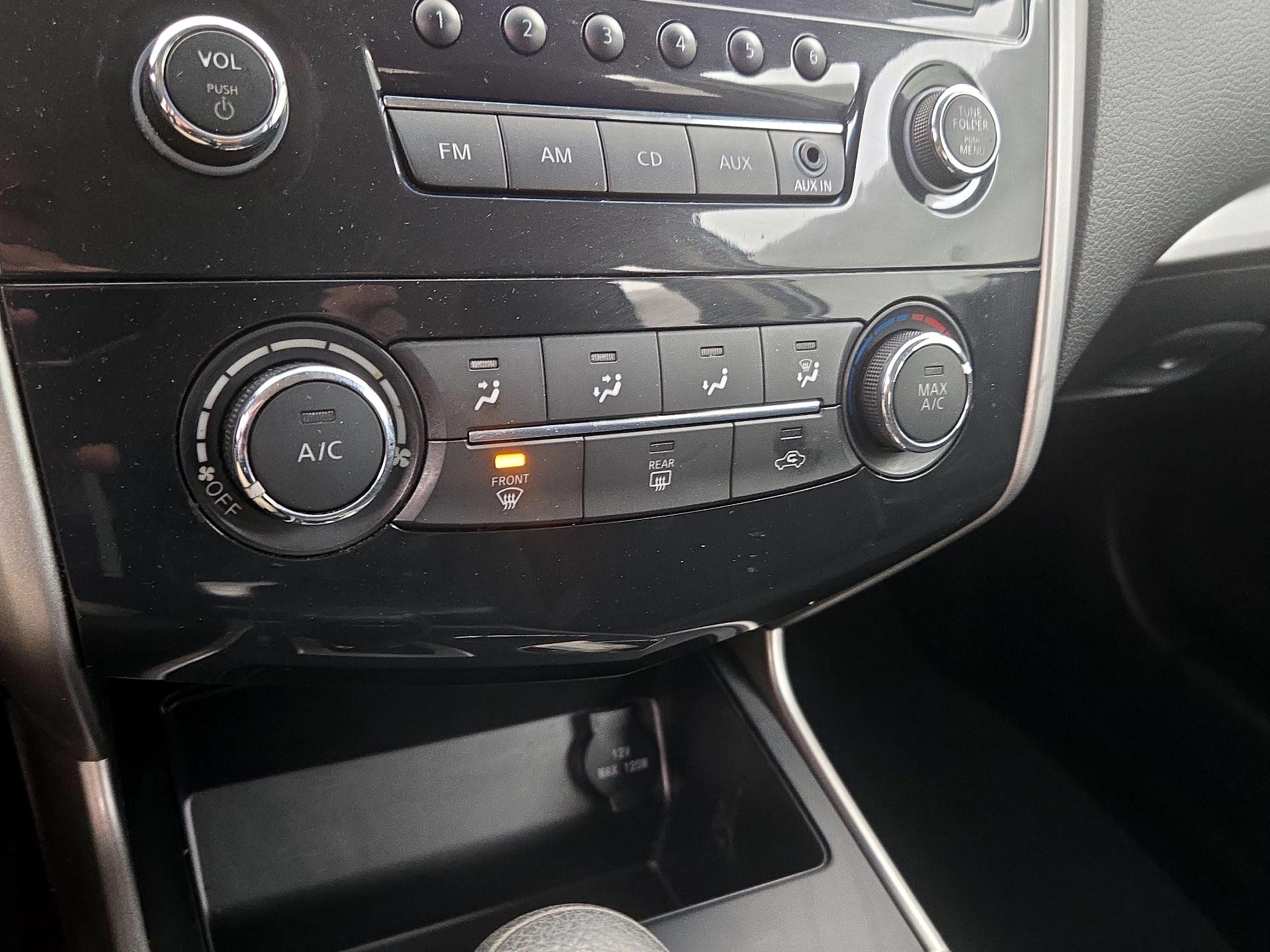 Thumbnail: 2015 Nissan Altima - 15