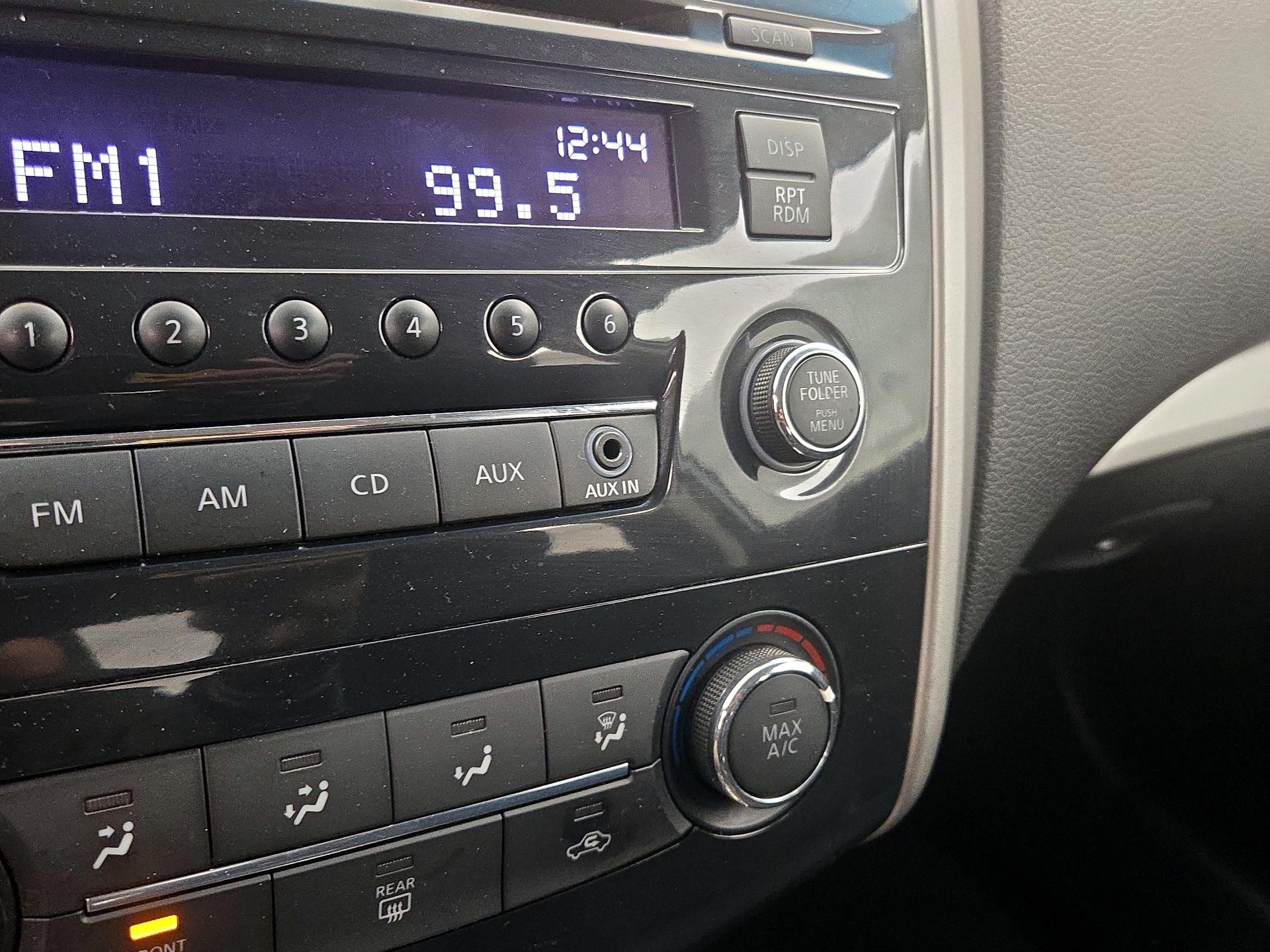 Thumbnail: 2015 Nissan Altima - 17