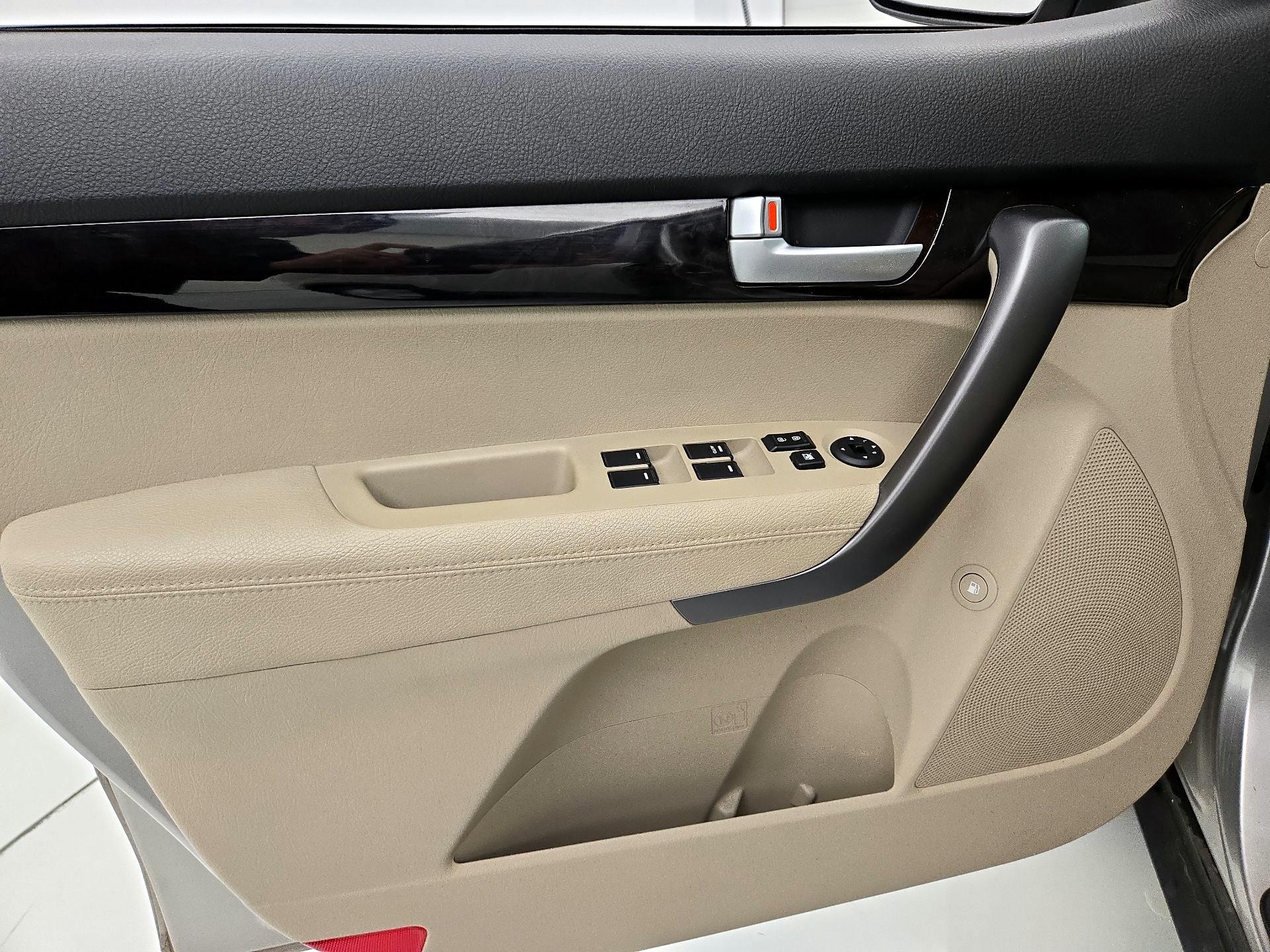 Thumbnail: 2015 Kia Sorento - 12