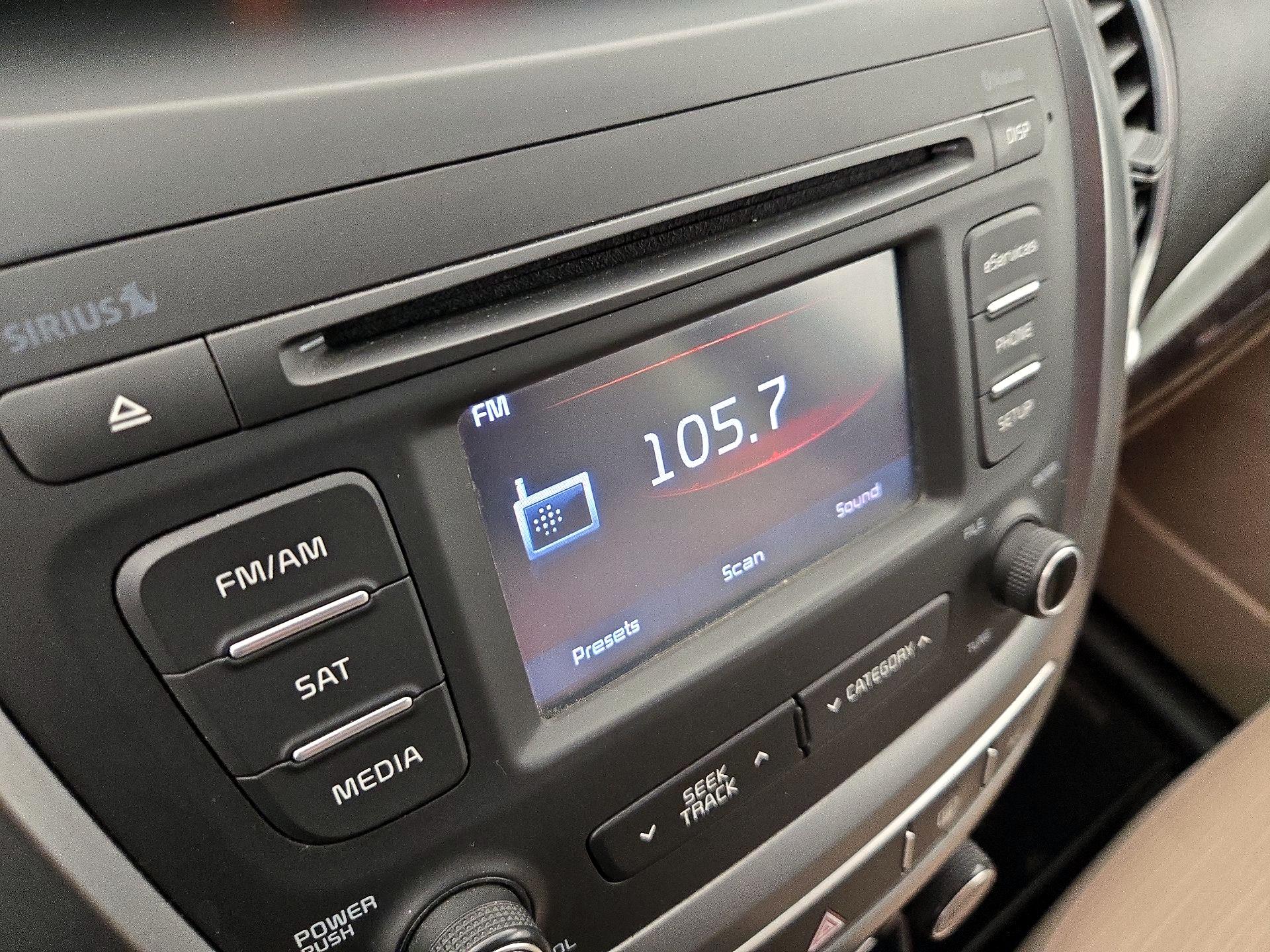 Thumbnail: 2015 Kia Sorento - 15