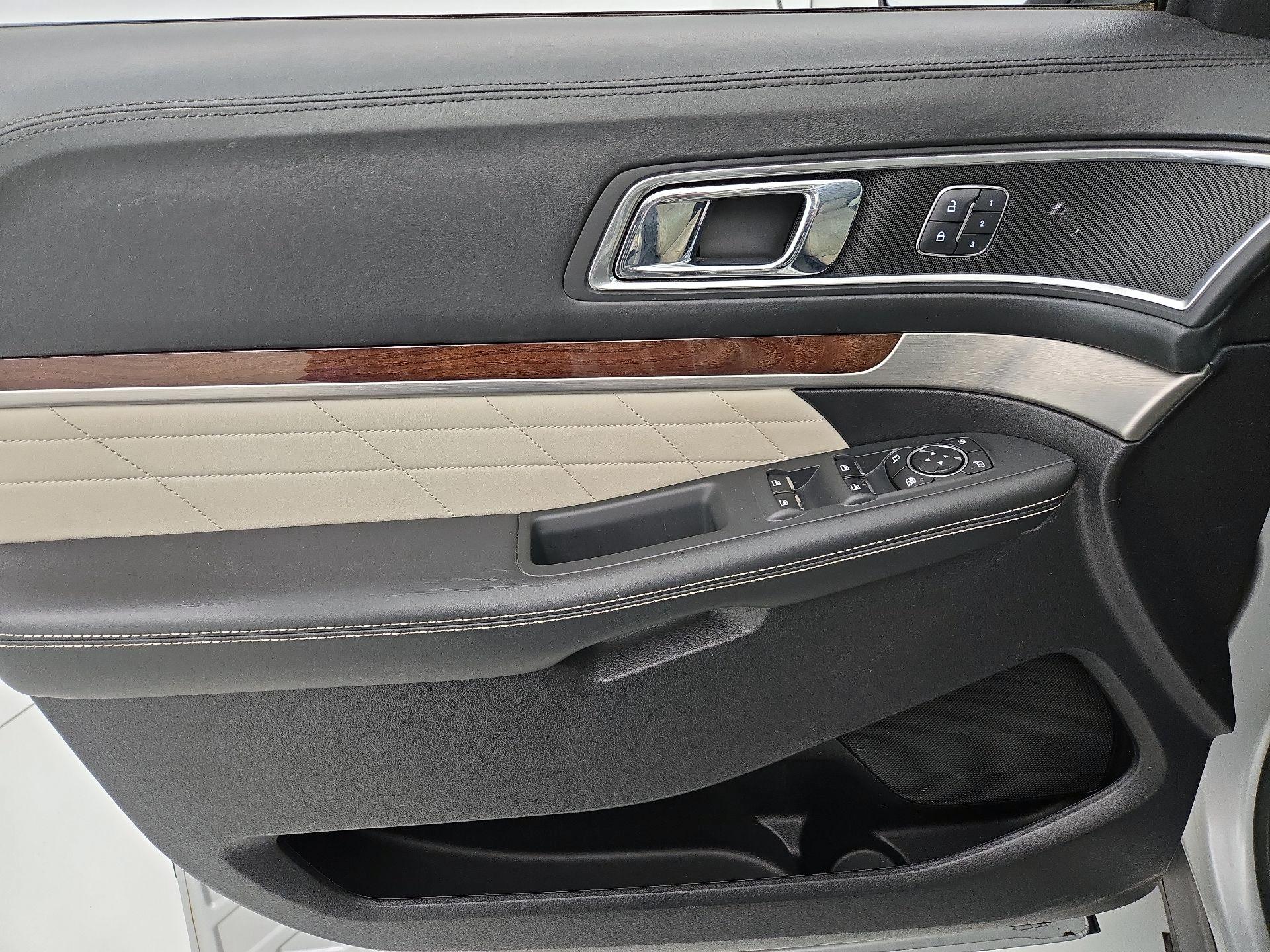 Thumbnail: 2016 Ford Explorer - 12