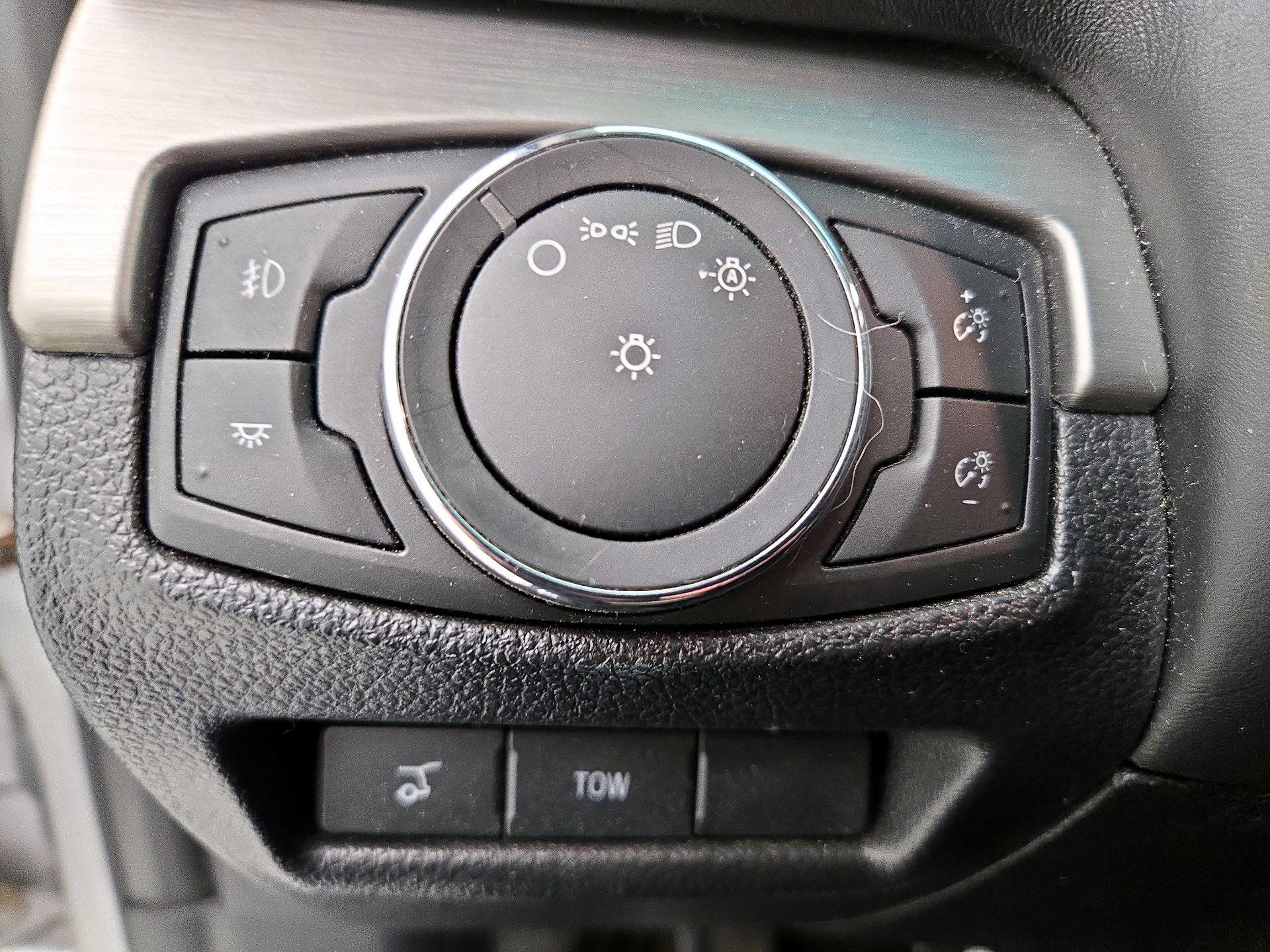 Thumbnail: 2016 Ford Explorer - 13