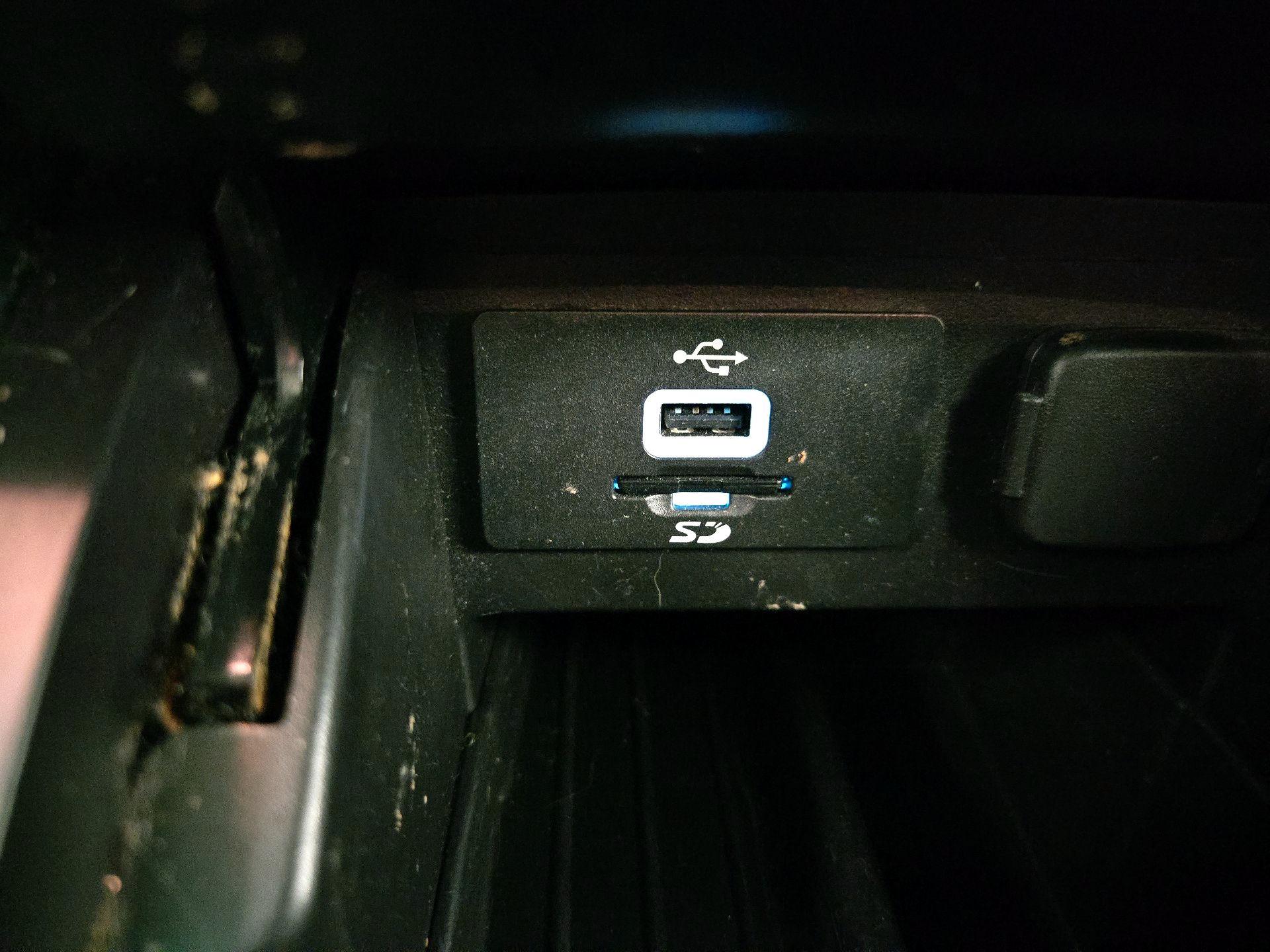 Thumbnail: 2016 Ford Explorer - 19