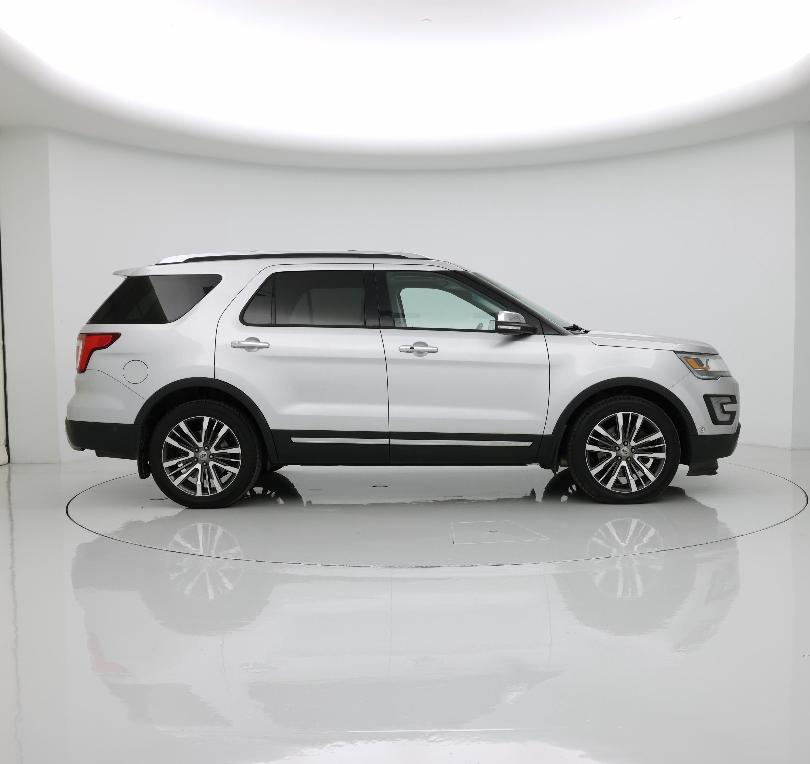 Thumbnail: 2016 Ford Explorer - 7