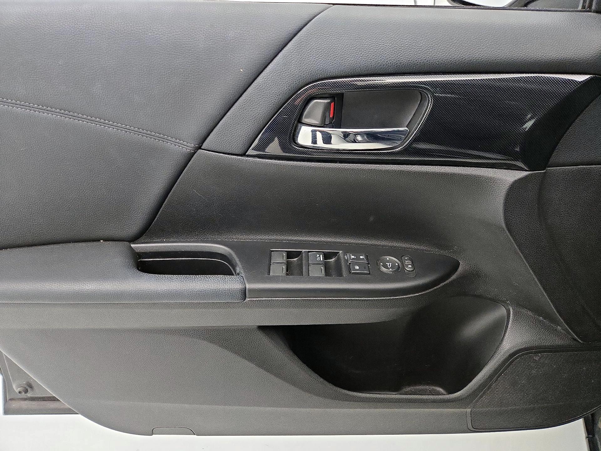 Thumbnail: 2015 Honda Accord - 12