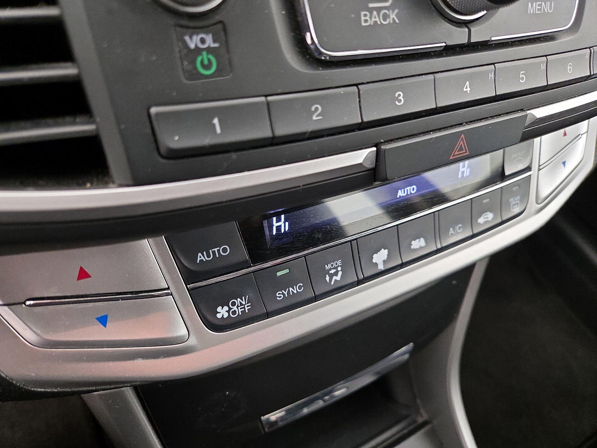 Thumbnail: 2015 Honda Accord - 16