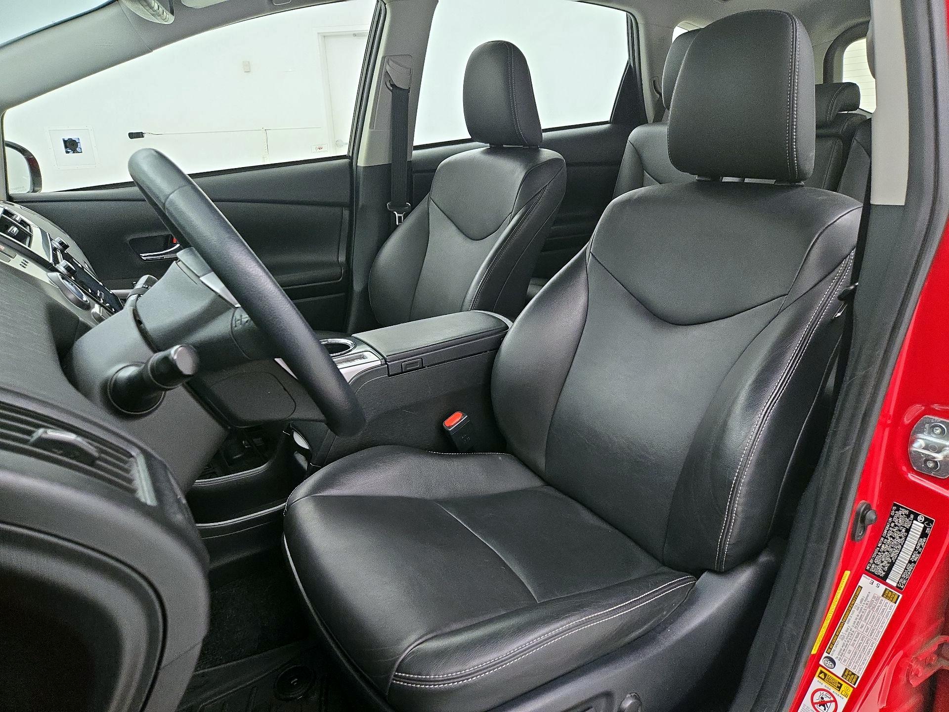 Thumbnail: 2015 Toyota Prius v - 11