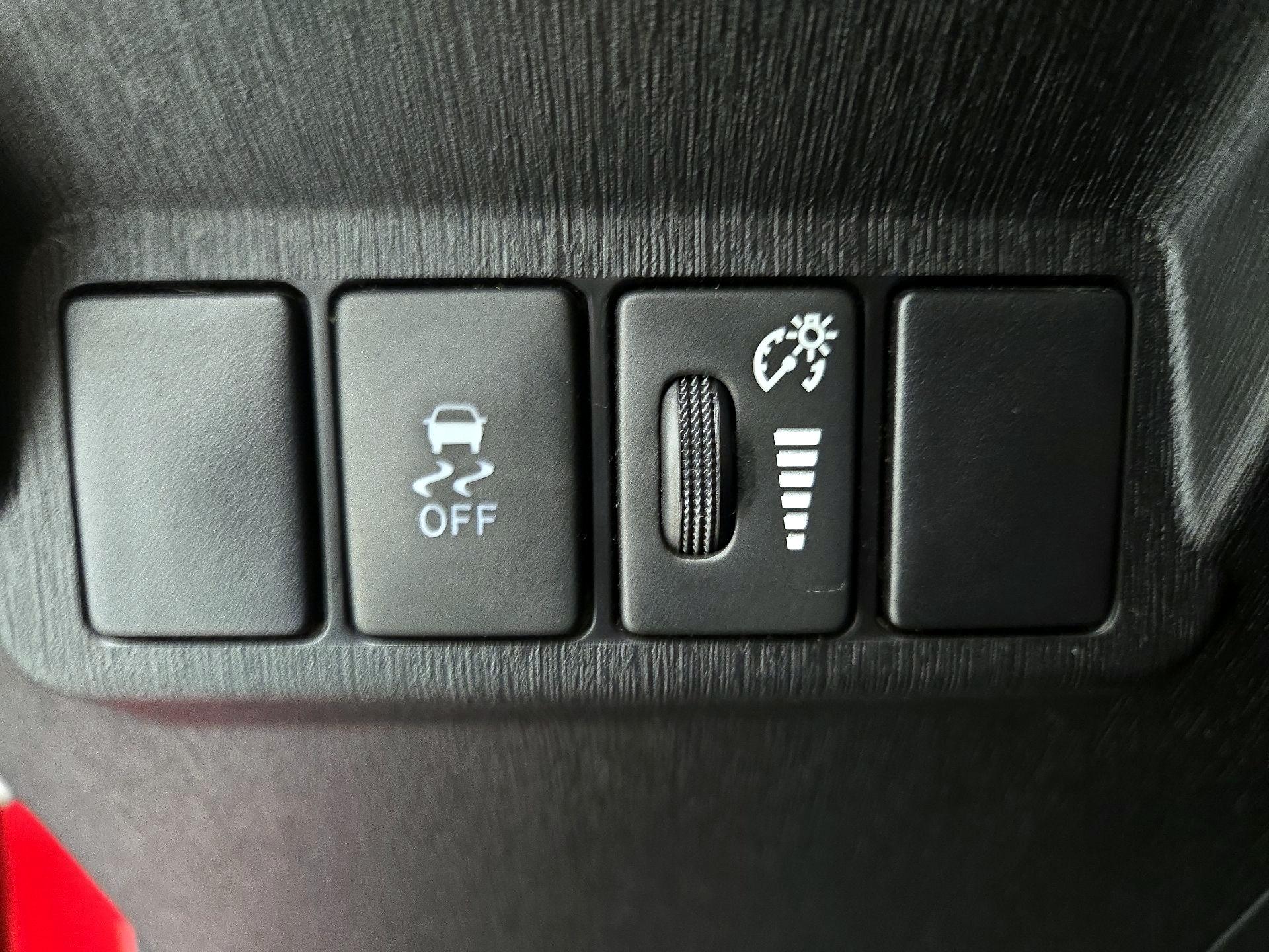 Thumbnail: 2015 Toyota Prius v - 13