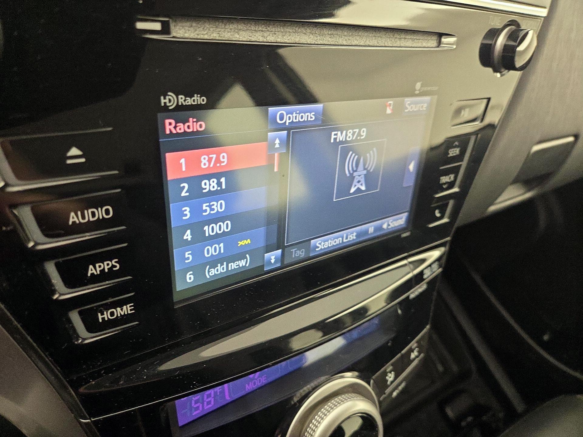 Thumbnail: 2015 Toyota Prius v - 15