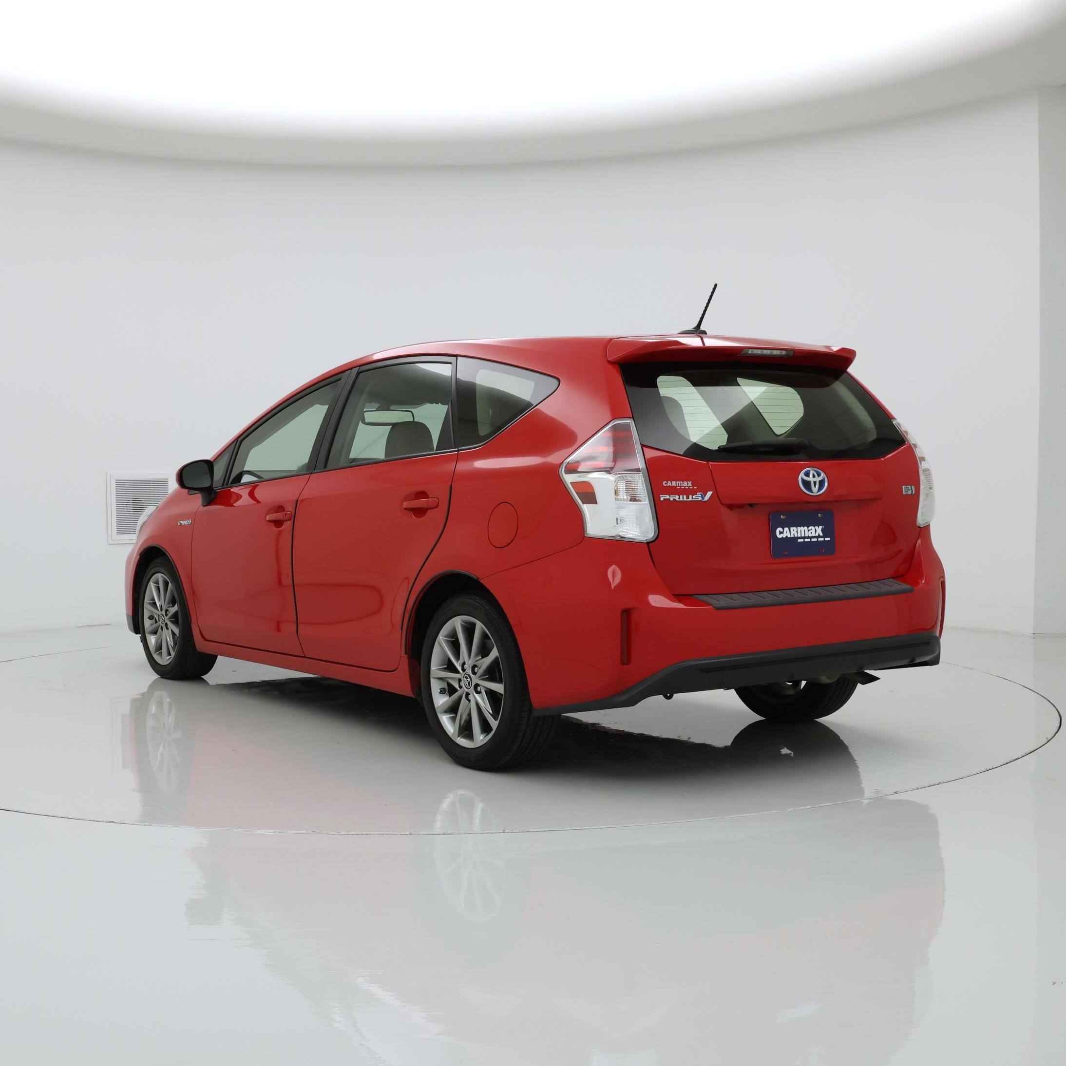 Thumbnail: 2015 Toyota Prius v - 2