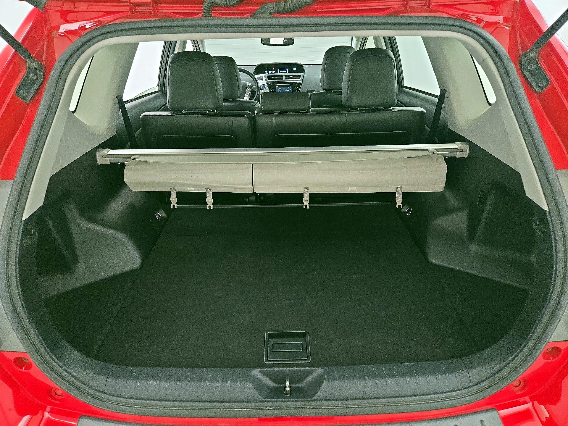 Thumbnail: 2015 Toyota Prius v - 20