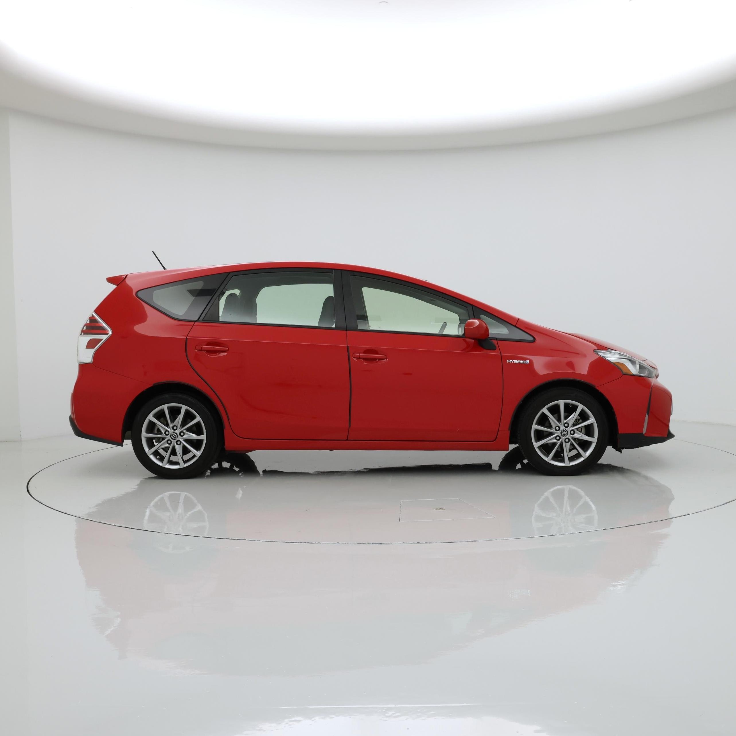 Thumbnail: 2015 Toyota Prius v - 7