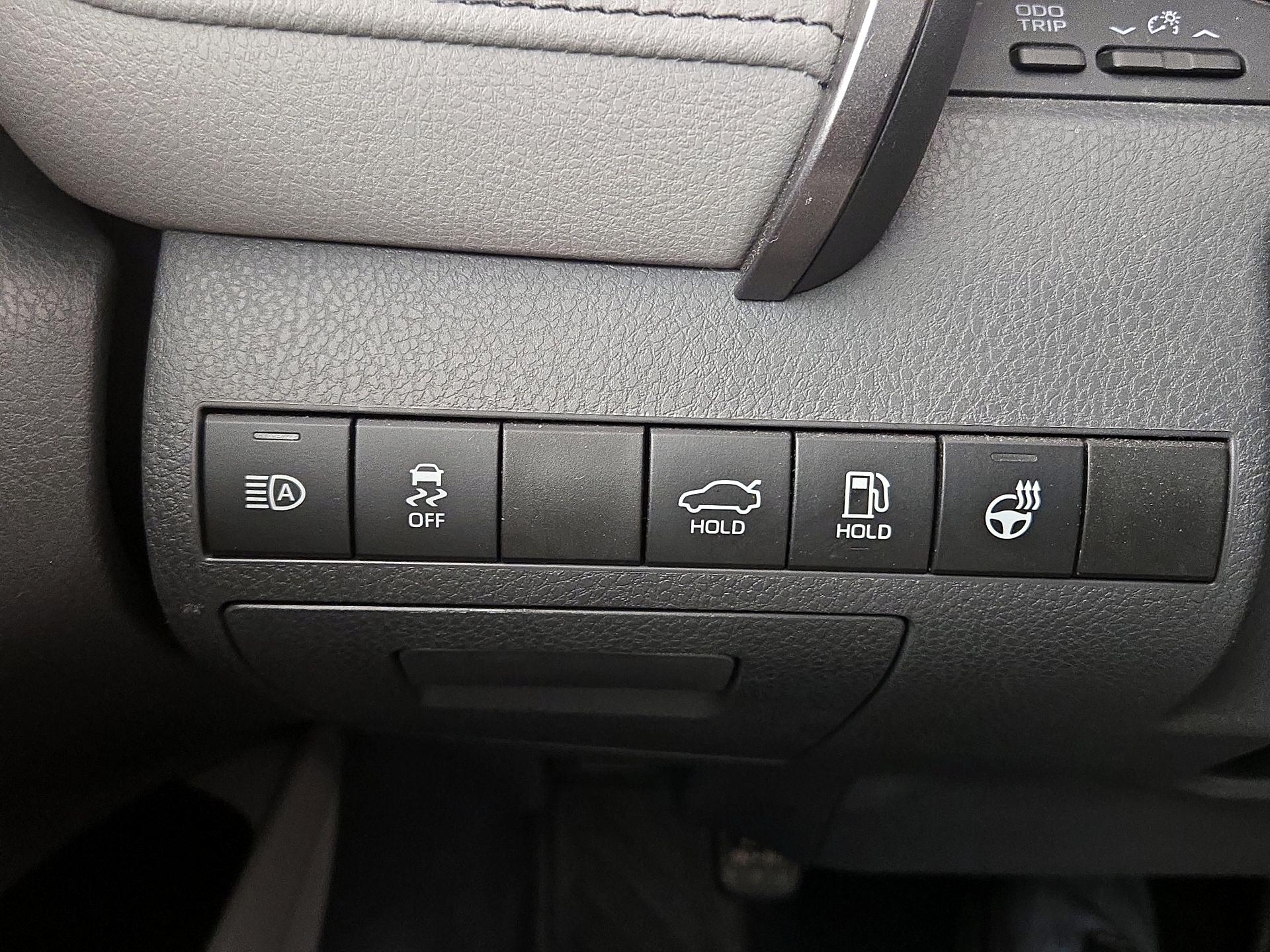 Thumbnail: 2021 Toyota Camry - 13