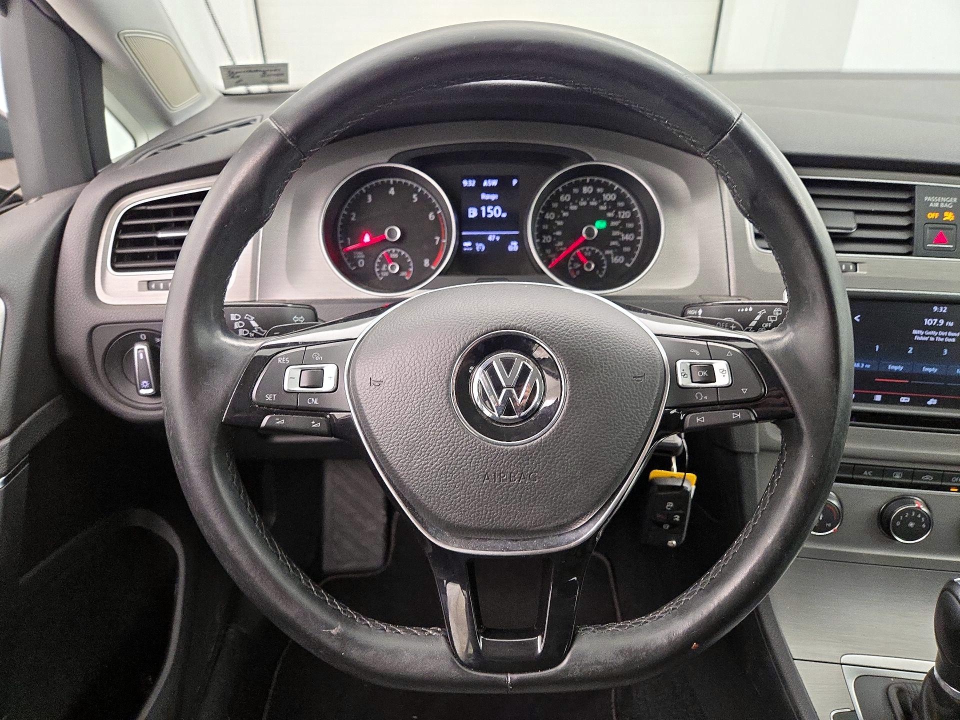 Thumbnail: 2016 Volkswagen Golf - 10