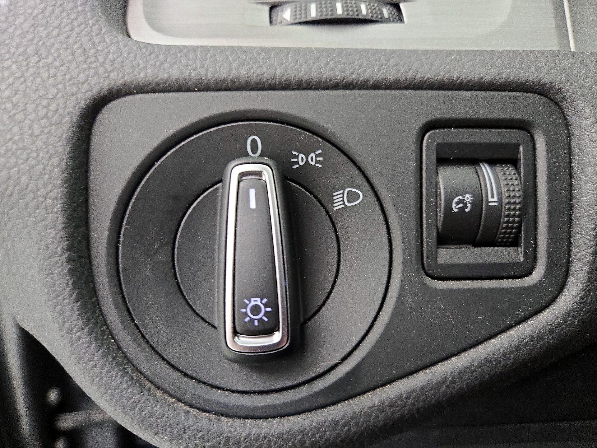 Thumbnail: 2016 Volkswagen Golf - 13