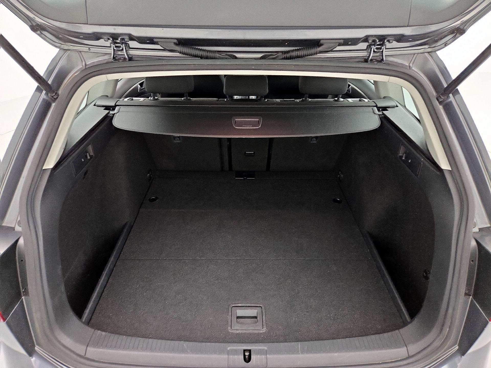 Thumbnail: 2016 Volkswagen Golf - 20