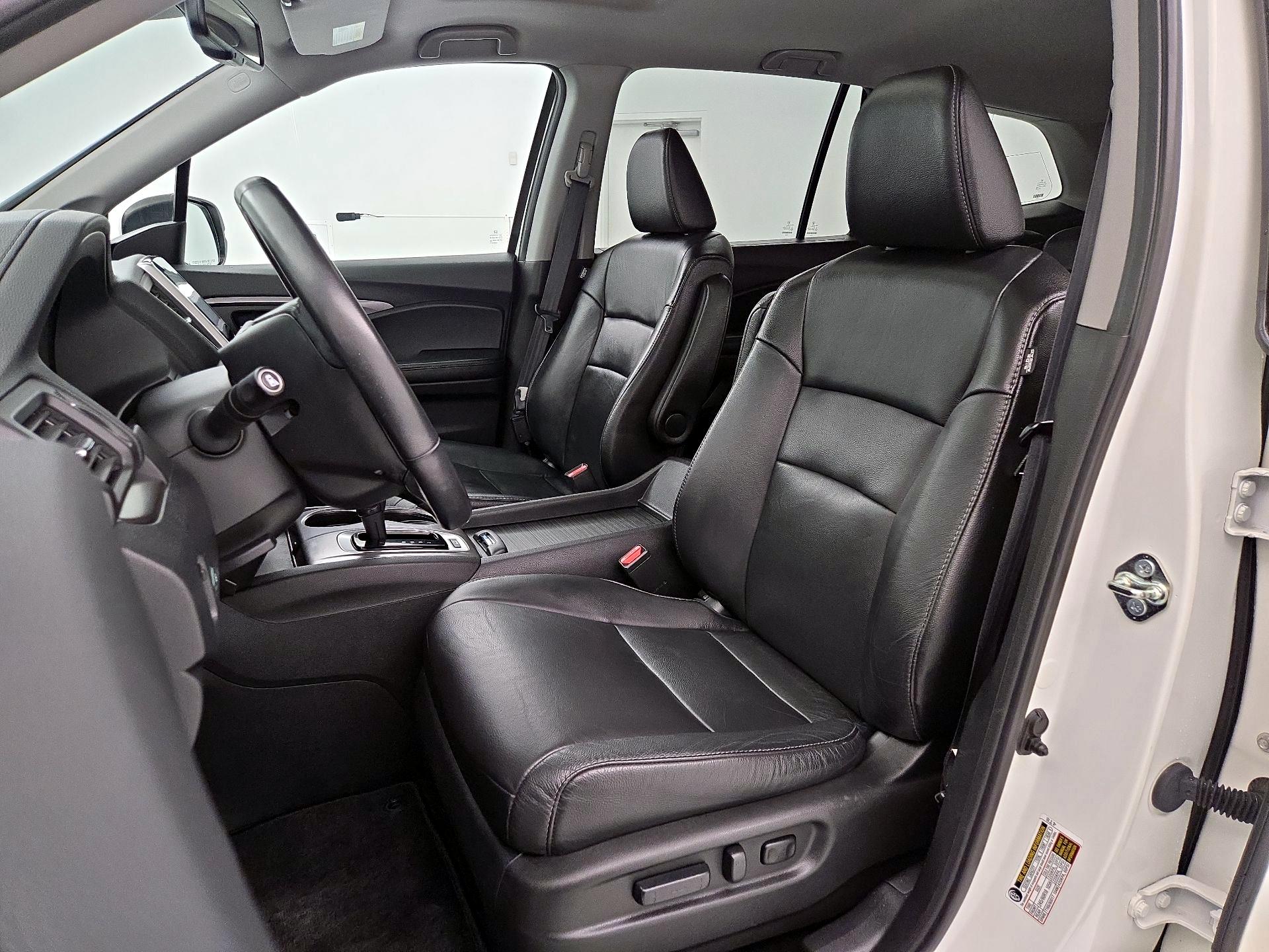 Thumbnail: 2017 Honda Pilot - 11