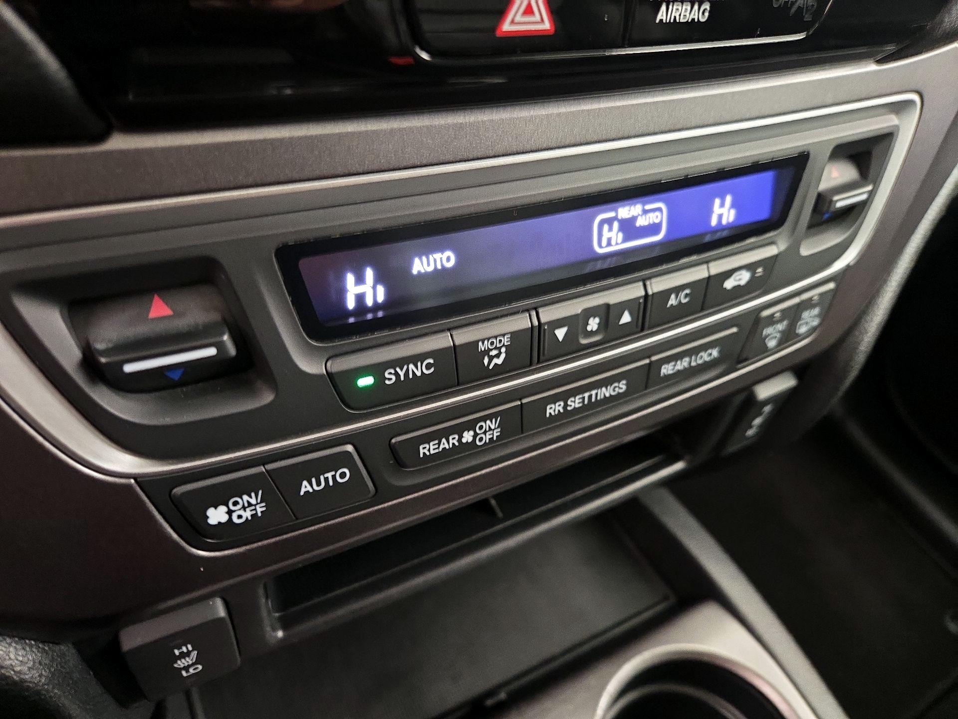 Thumbnail: 2017 Honda Pilot - 16