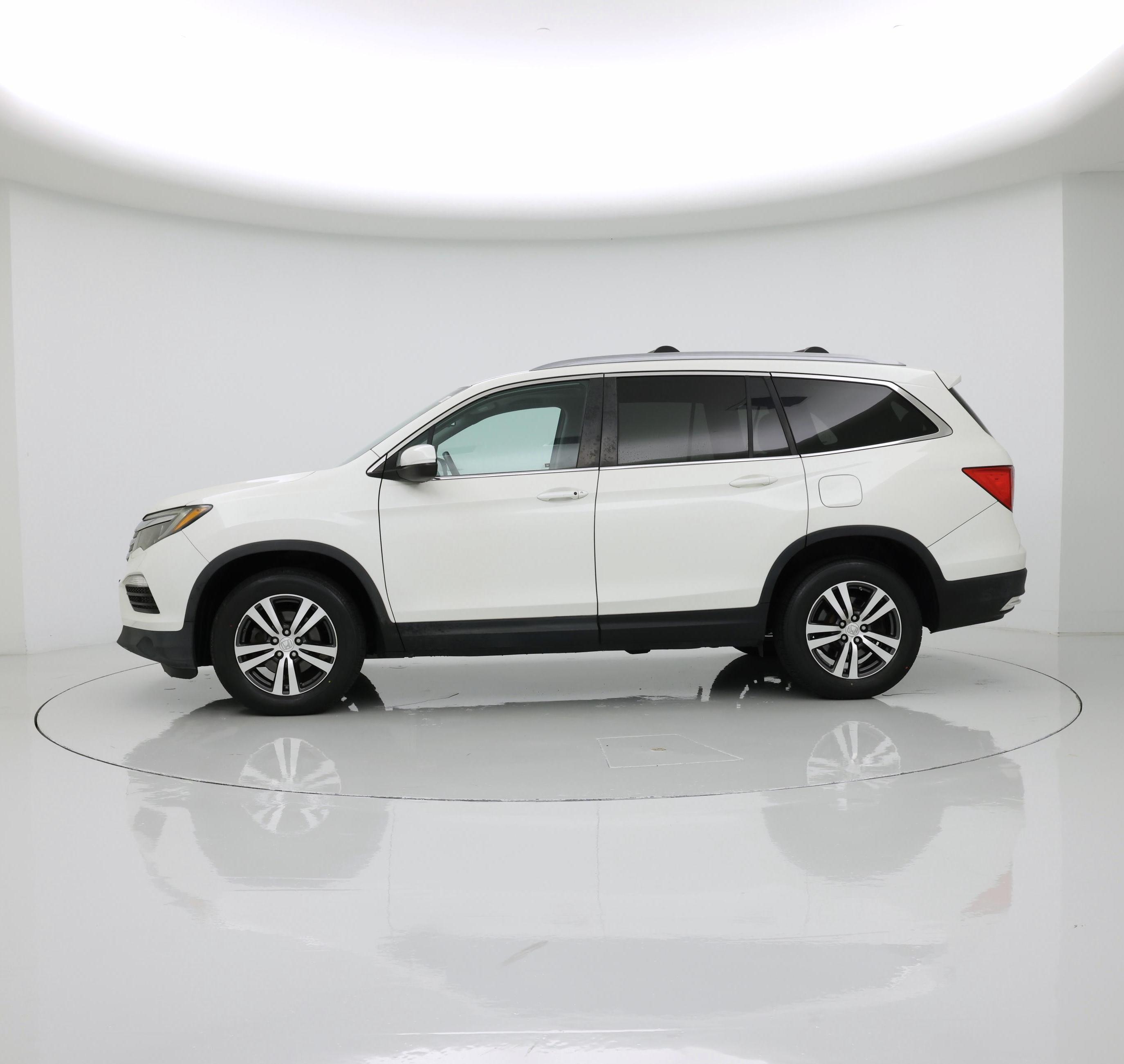 Thumbnail: 2017 Honda Pilot - 3