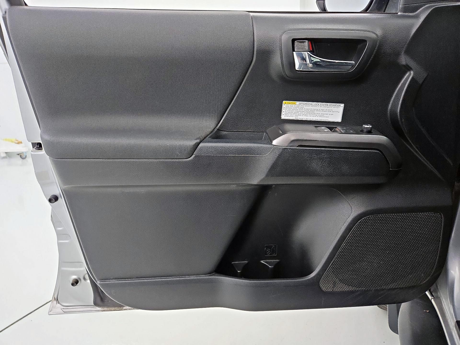 Thumbnail: 2017 Toyota Tacoma - 12