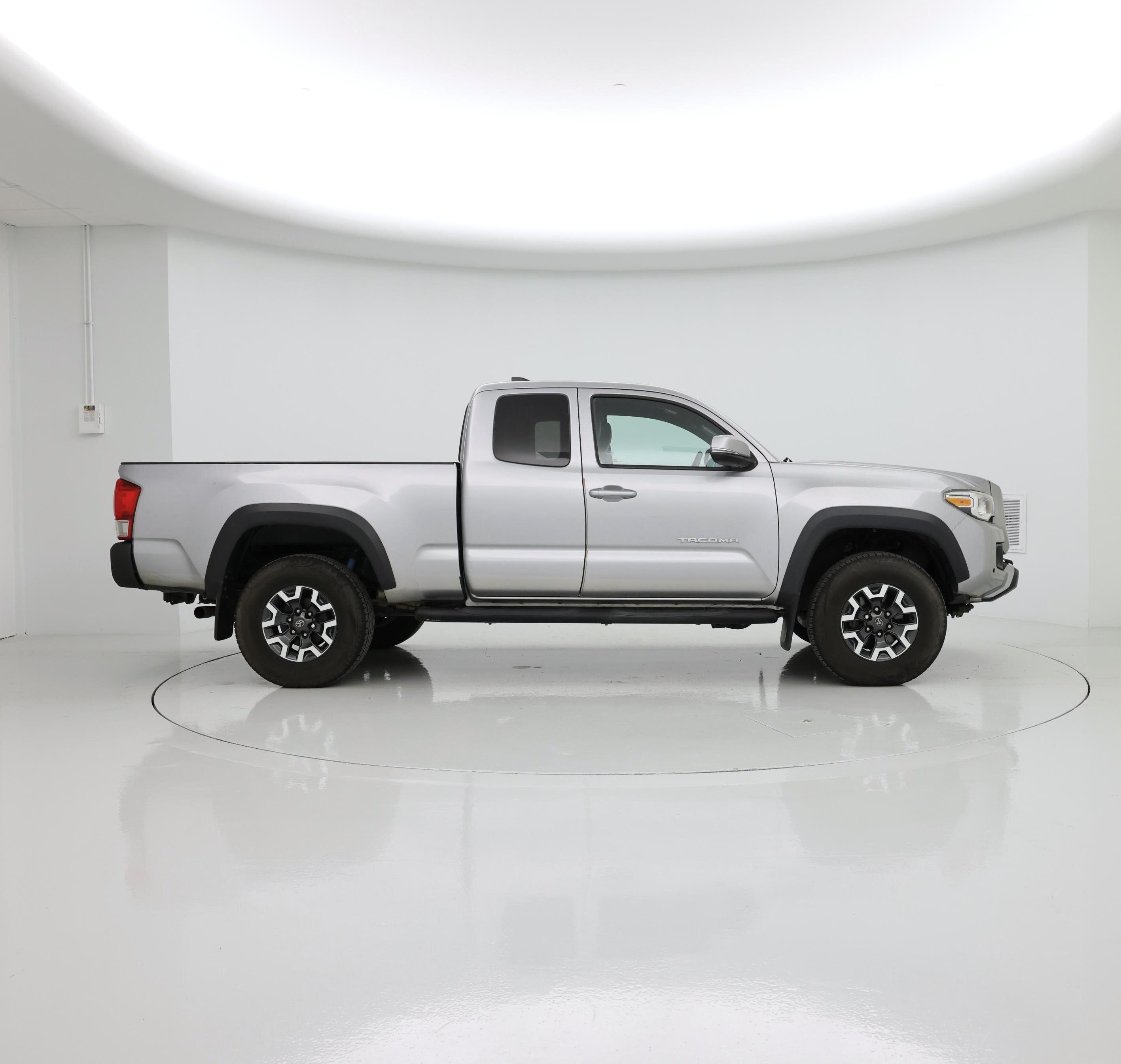 Thumbnail: 2017 Toyota Tacoma - 7