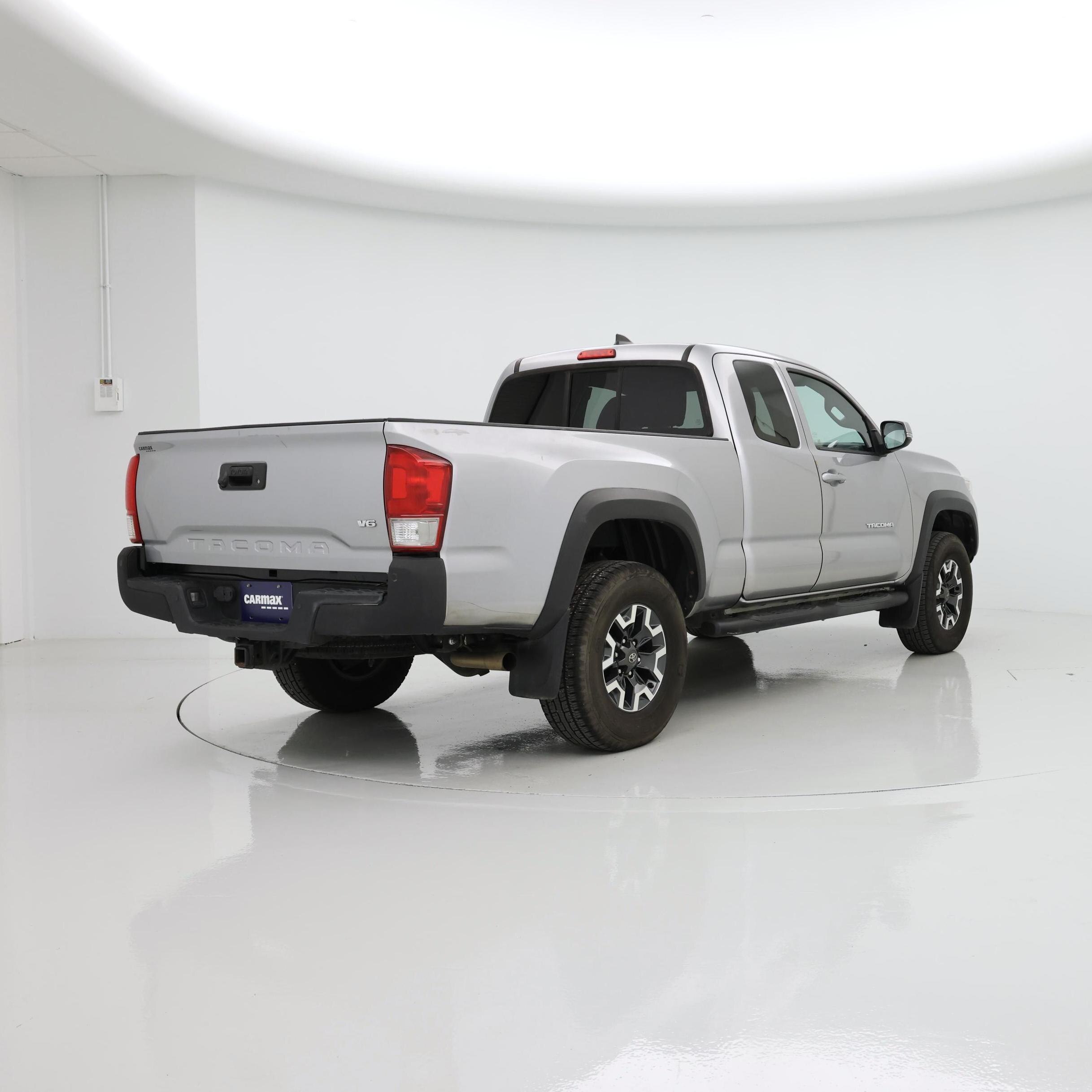 Thumbnail: 2017 Toyota Tacoma - 8