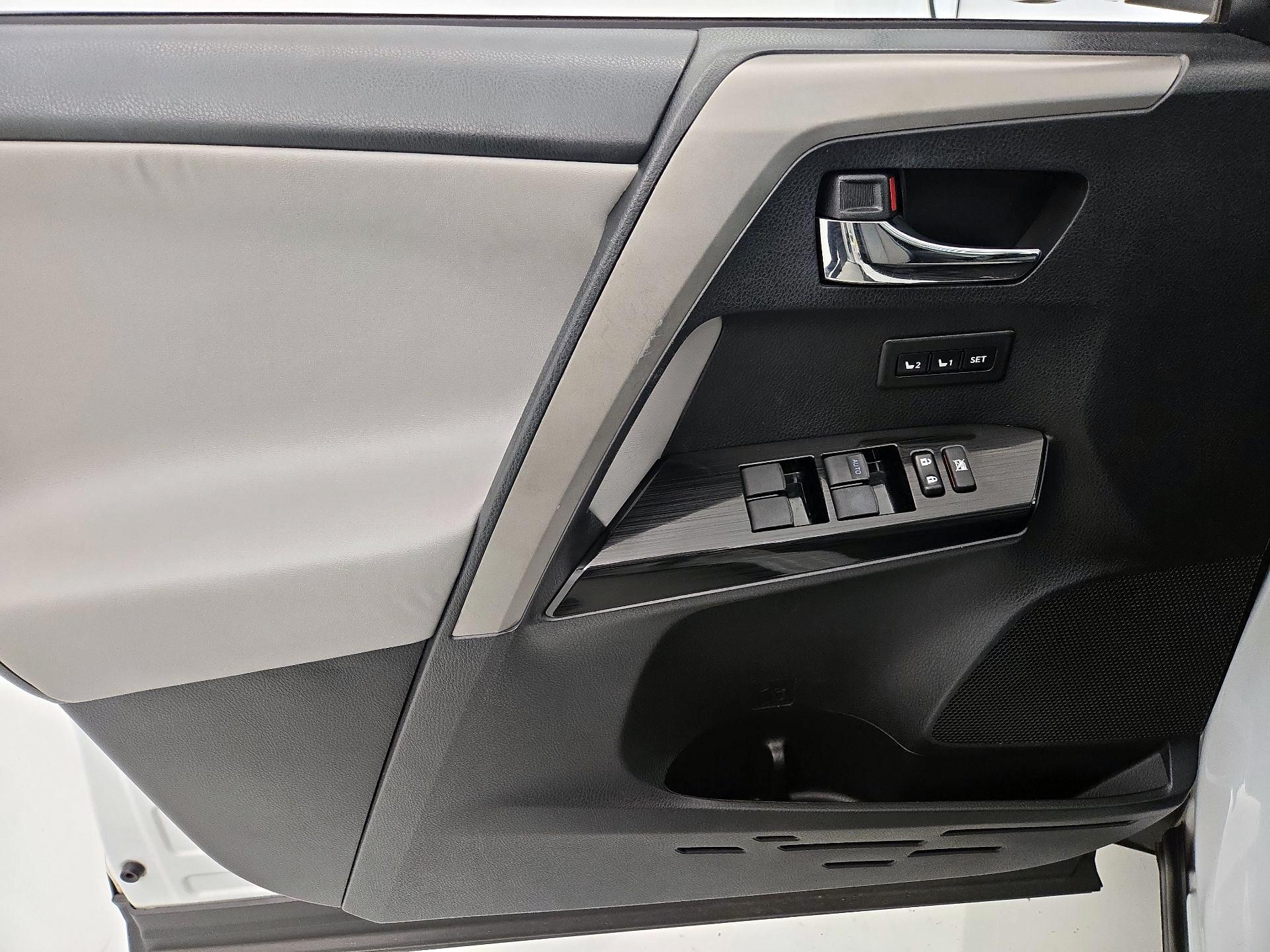 Thumbnail: 2017 Toyota RAV4 - 12