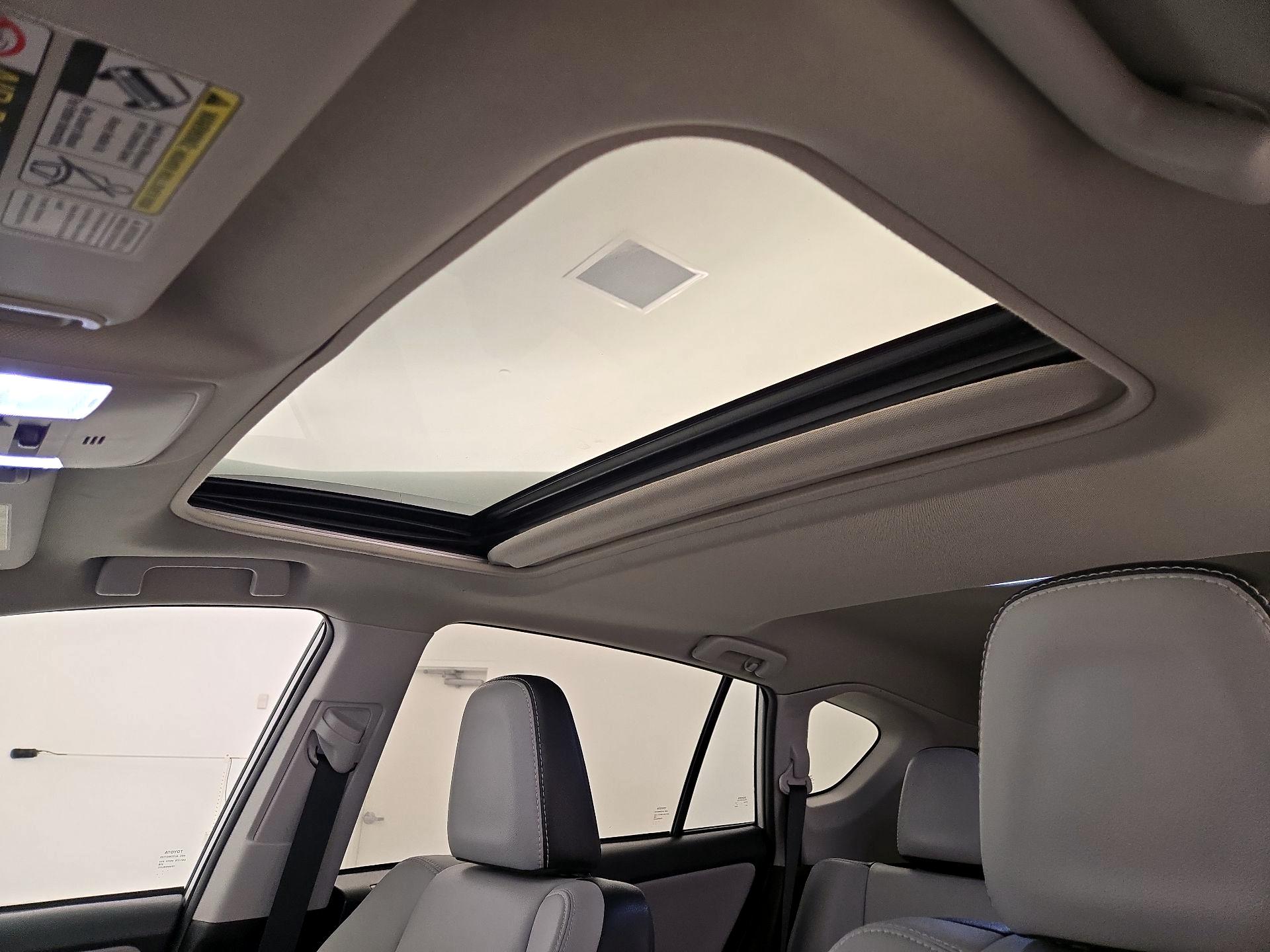 Thumbnail: 2017 Toyota RAV4 - 19