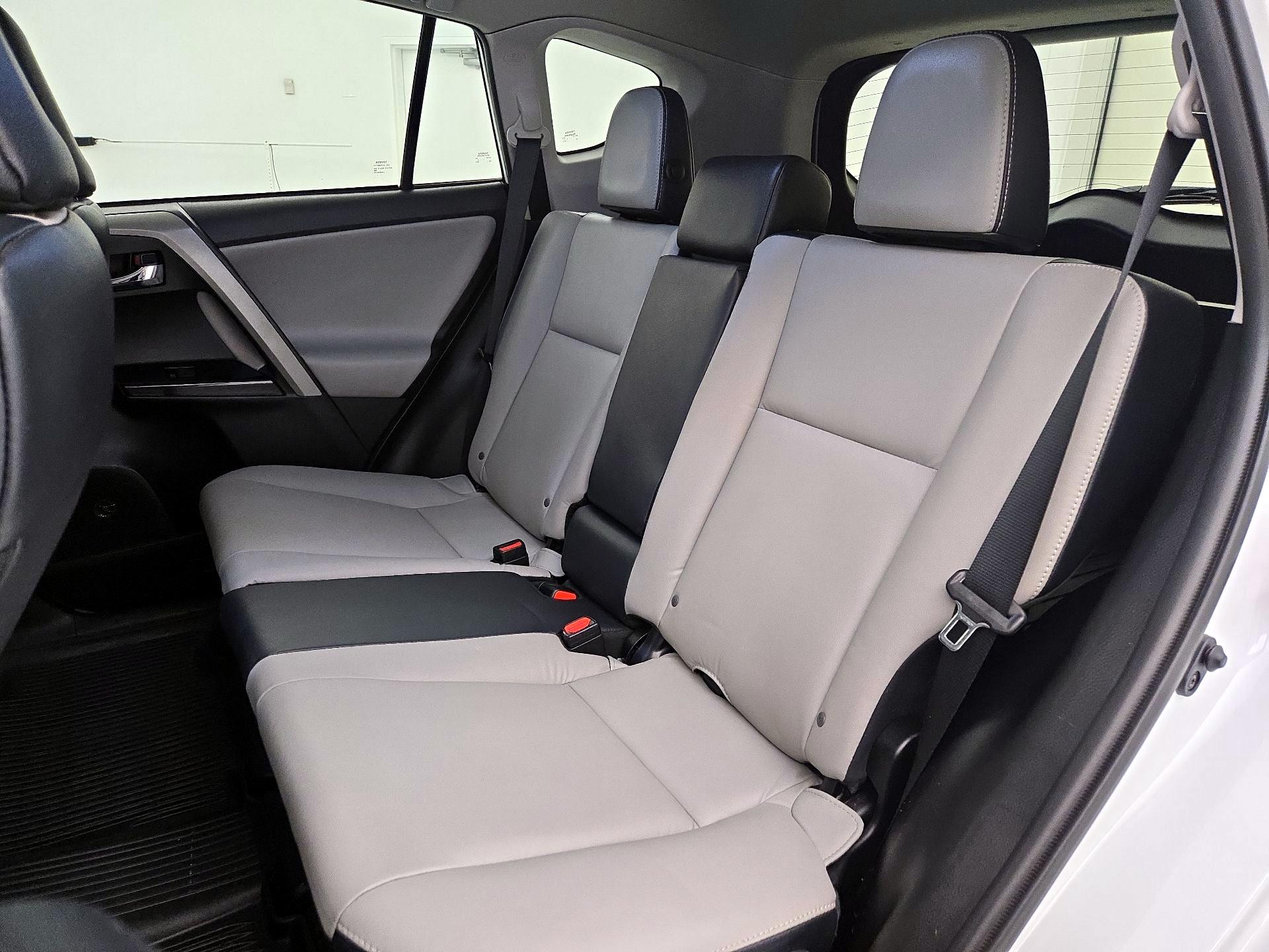 Thumbnail: 2017 Toyota RAV4 - 20