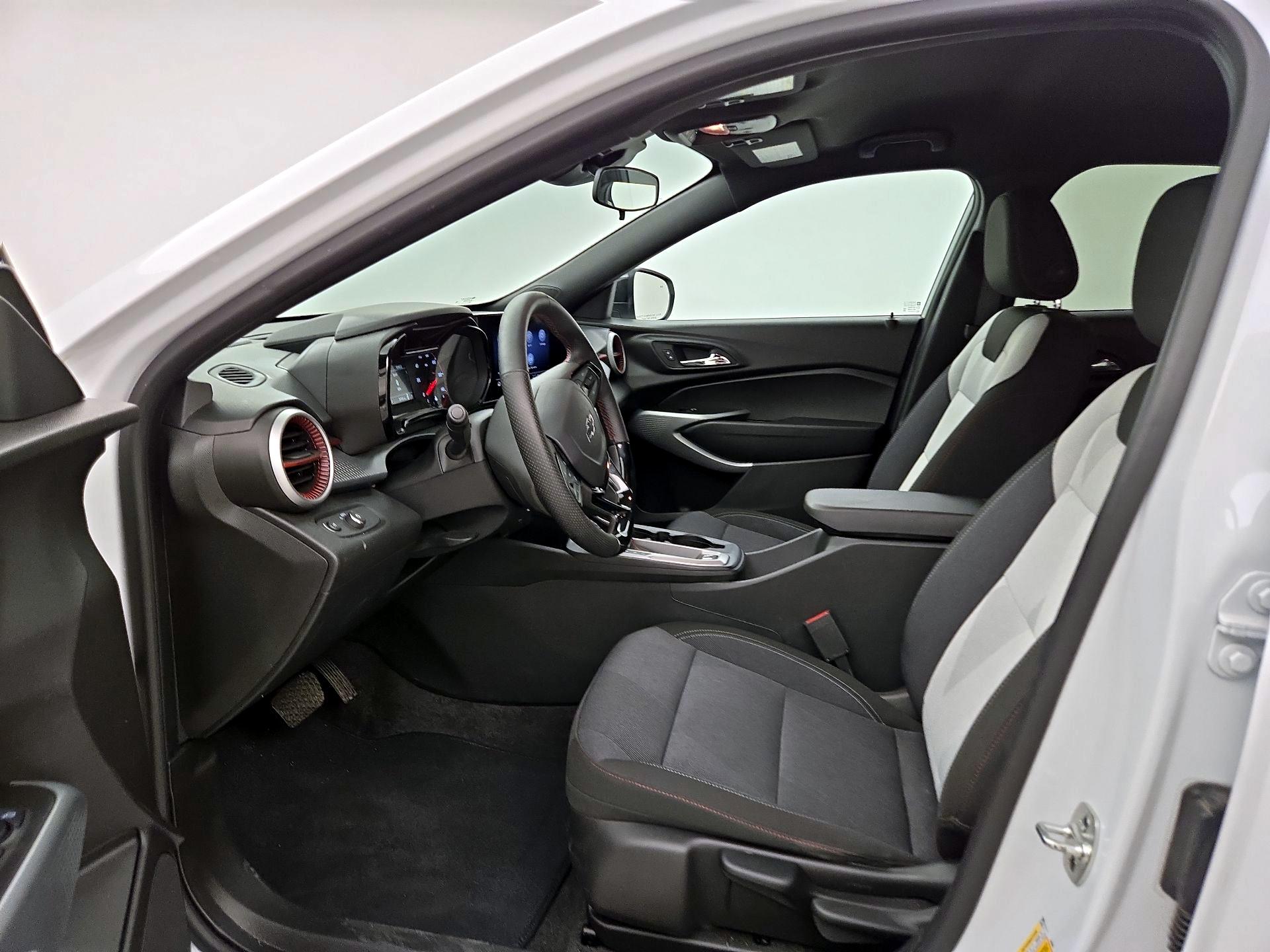 Thumbnail: 2025 Chevrolet Trax - 11