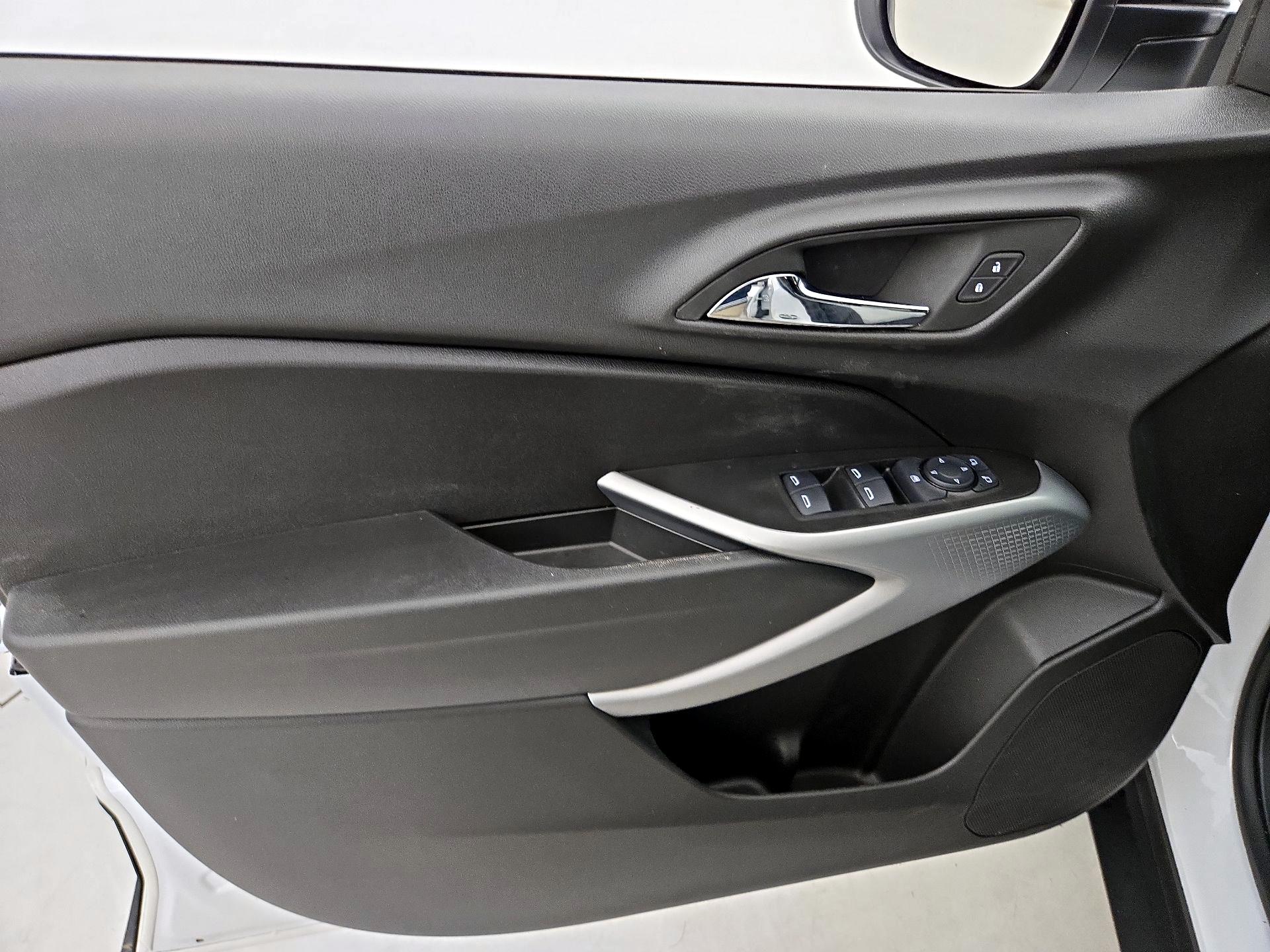 Thumbnail: 2025 Chevrolet Trax - 12